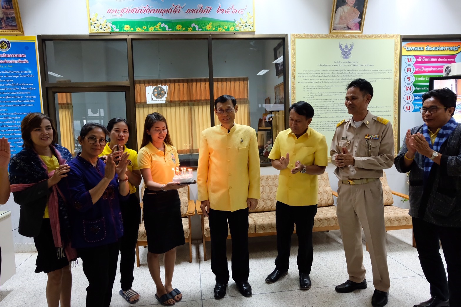 ด้วยรักและผูกพัน ครอบครัวพช.นครพนม ร่วมอวยพรวันคล้ายวันเกิดท่านพัฒนาการจังหวัดนครพนม