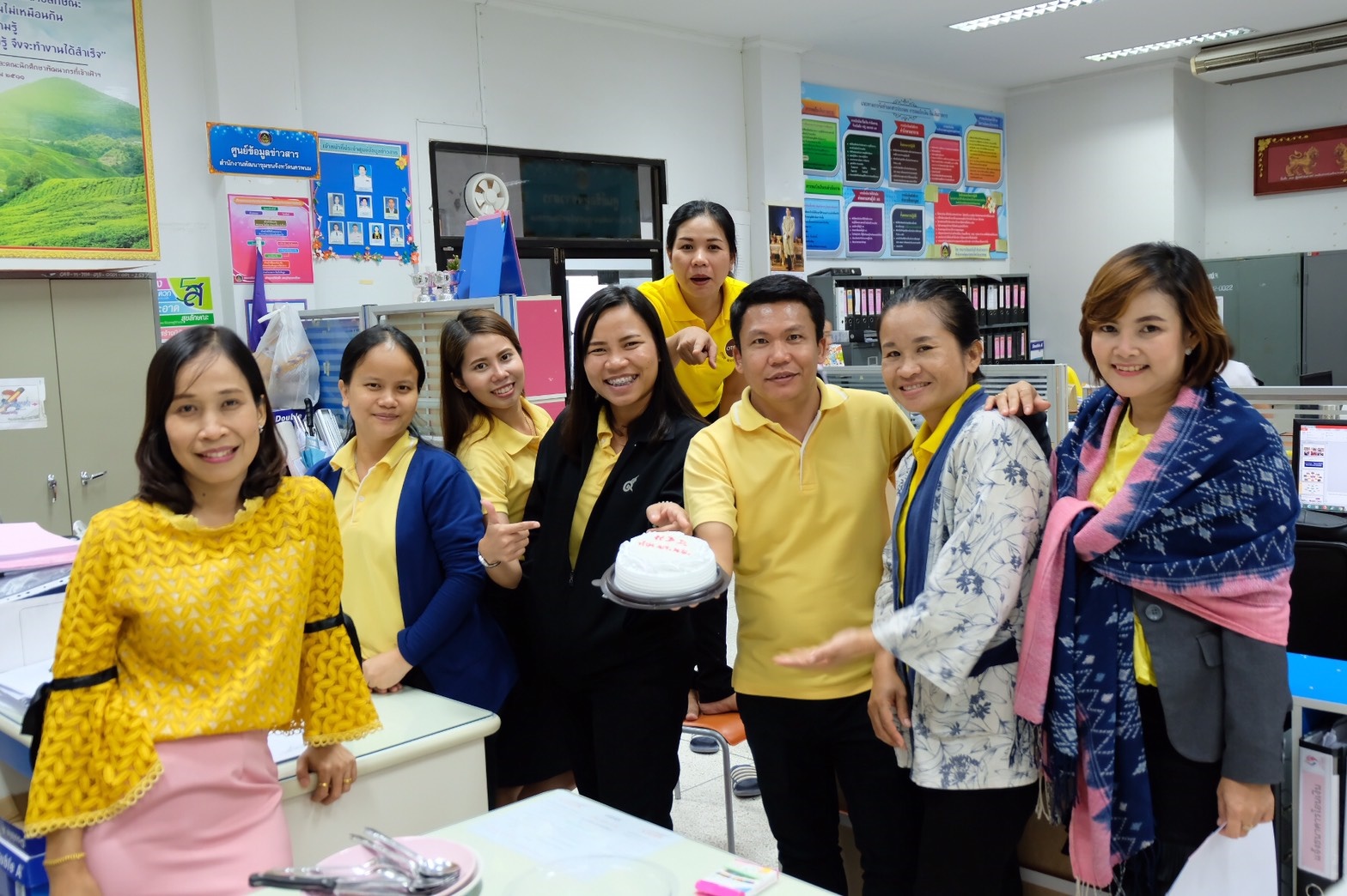 ด้วยรักและผูกพัน ครอบครัวพช.นครพนม ร่วมอวยพรวันคล้ายวันเกิดท่านพัฒนาการจังหวัดนครพนม