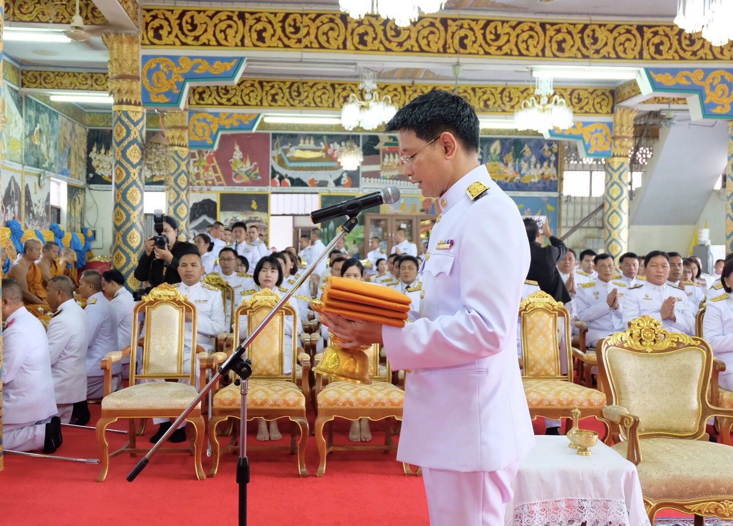 พิธีทำบุญตักบาตรถวายเป็นพระราชกุศล