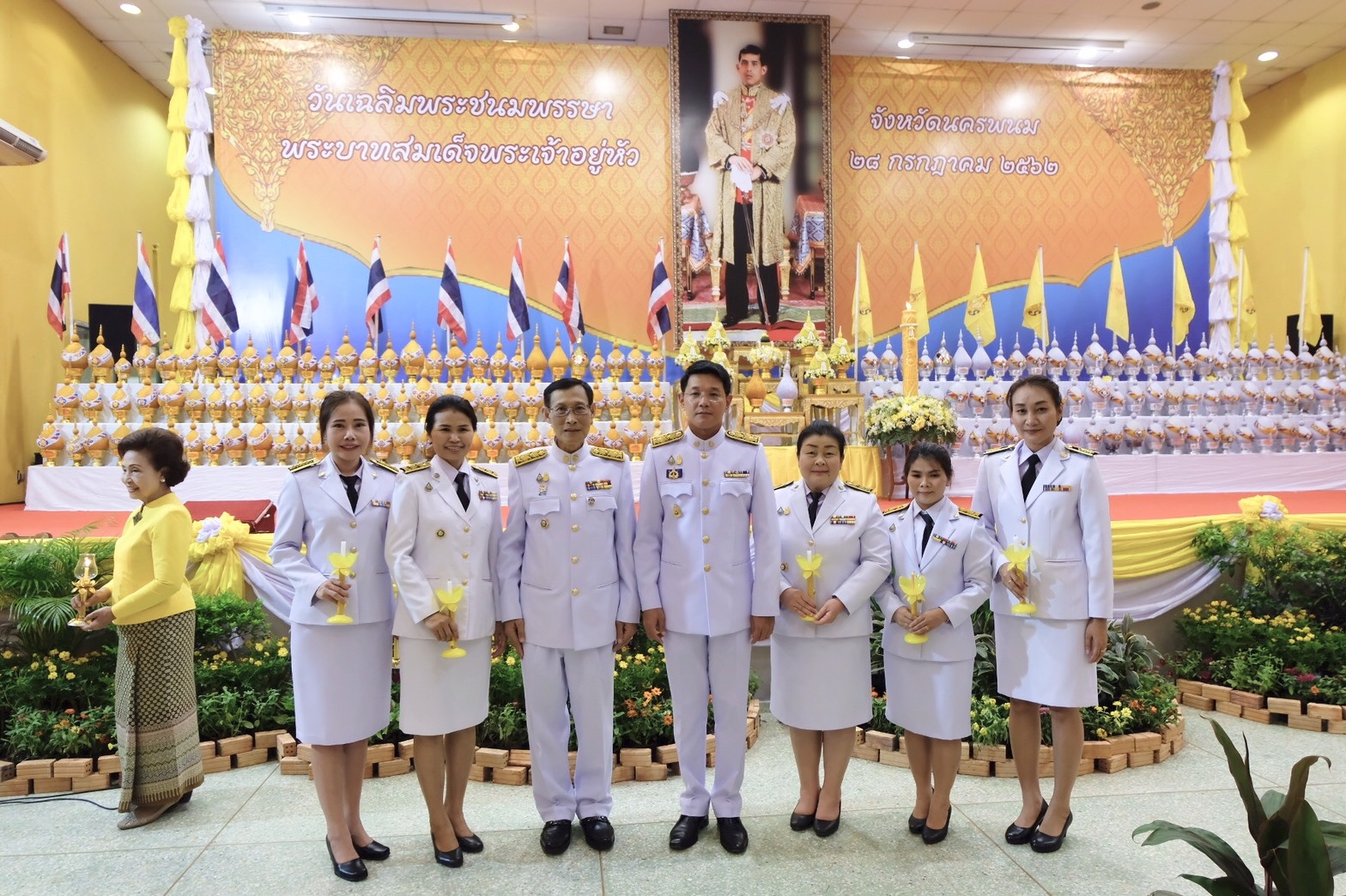 พิธีถวายเครื่องราชสักการะและจุดเทียนถวายพระพรชัยมงคล