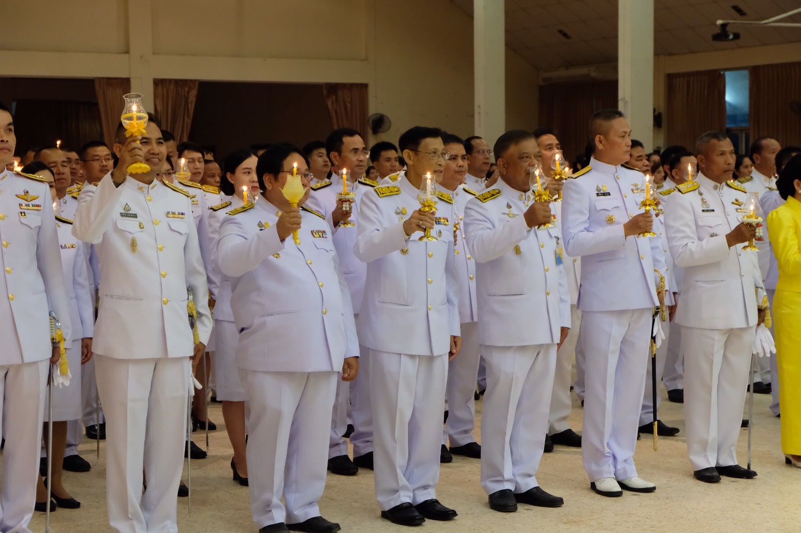 พิธีถวายเครื่องราชสักการะและจุดเทียนถวายพระพรชัยมงคล