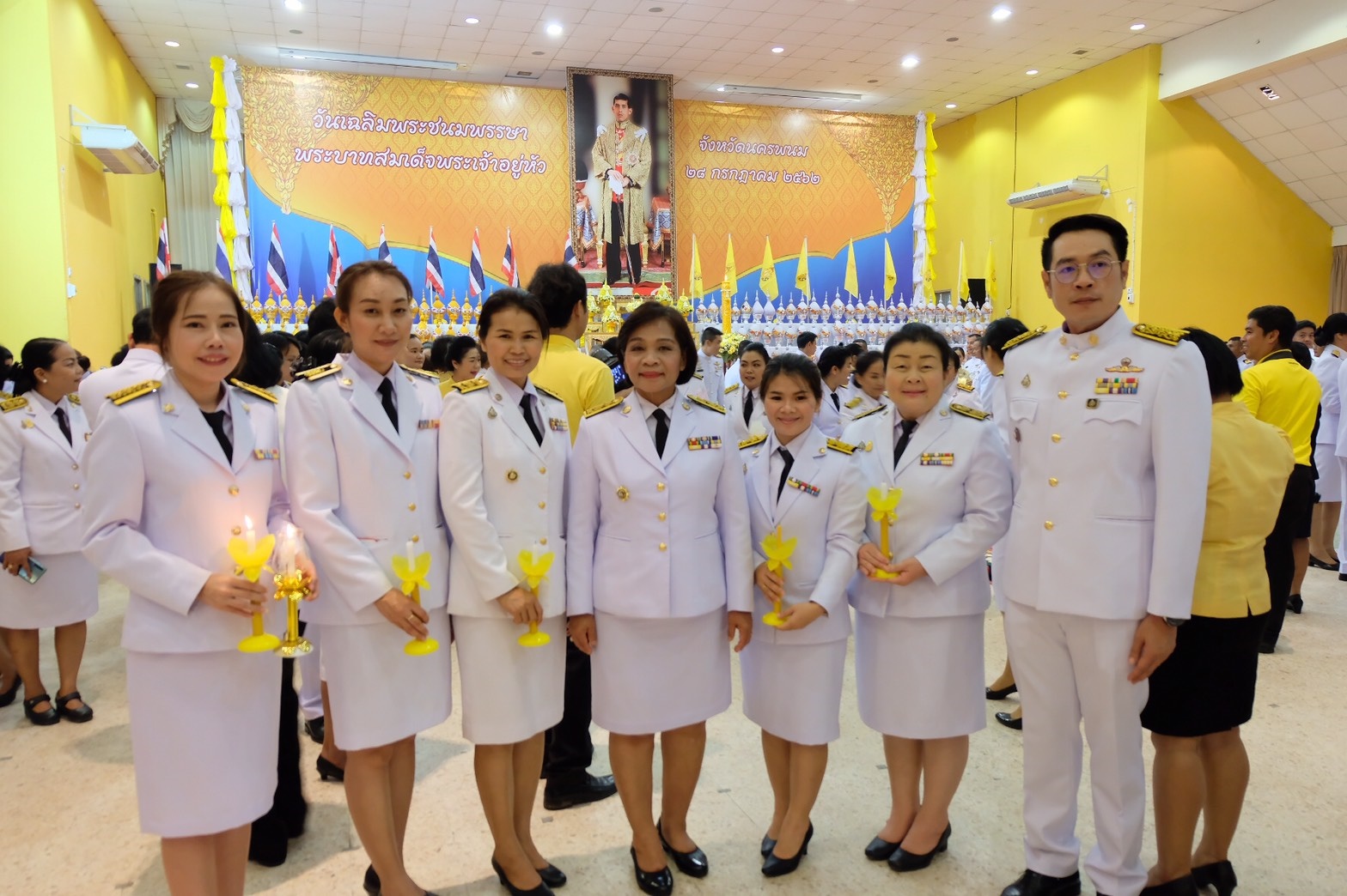 พิธีถวายเครื่องราชสักการะและจุดเทียนถวายพระพรชัยมงคล