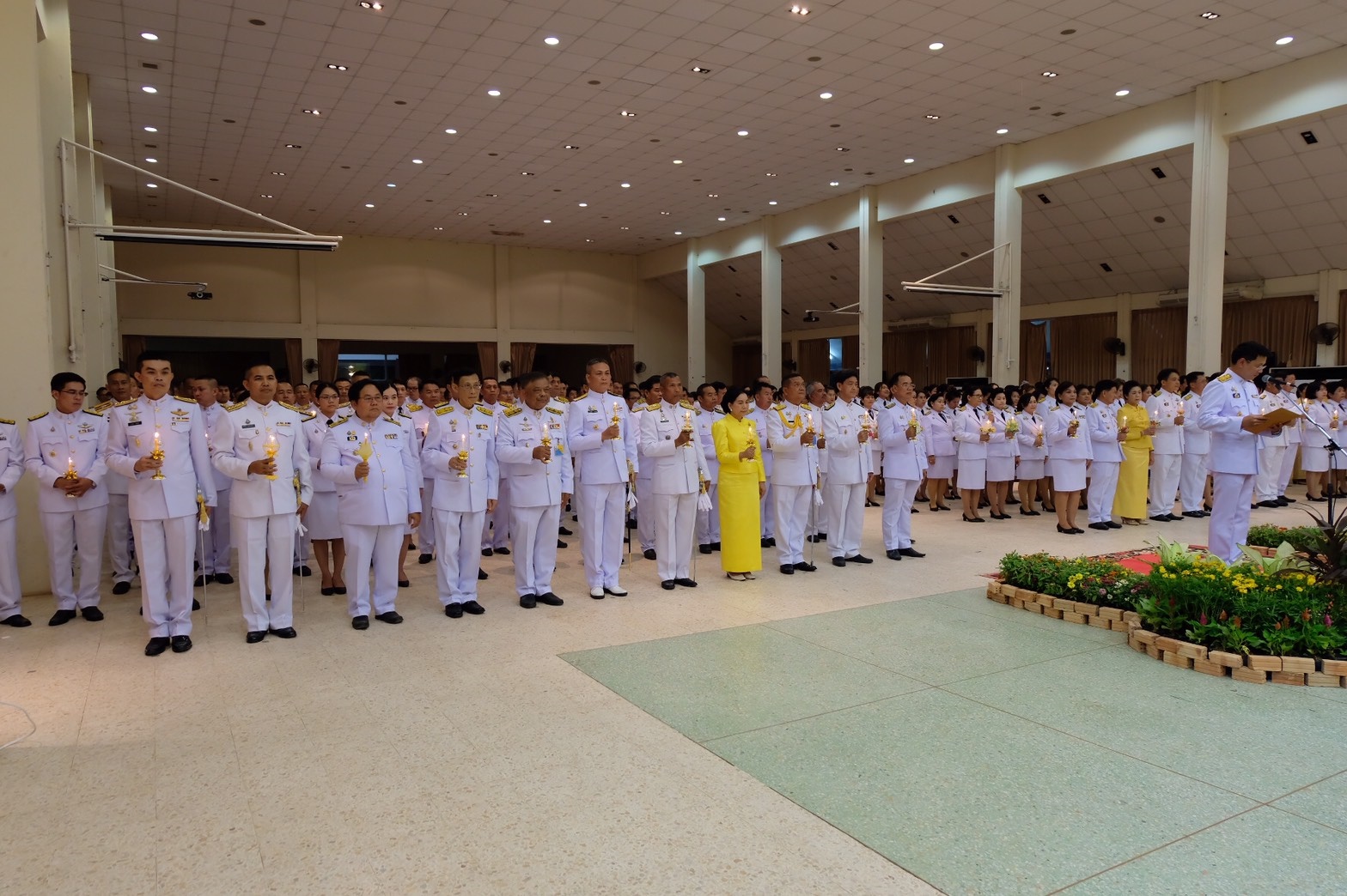 พิธีถวายเครื่องราชสักการะและจุดเทียนถวายพระพรชัยมงคล