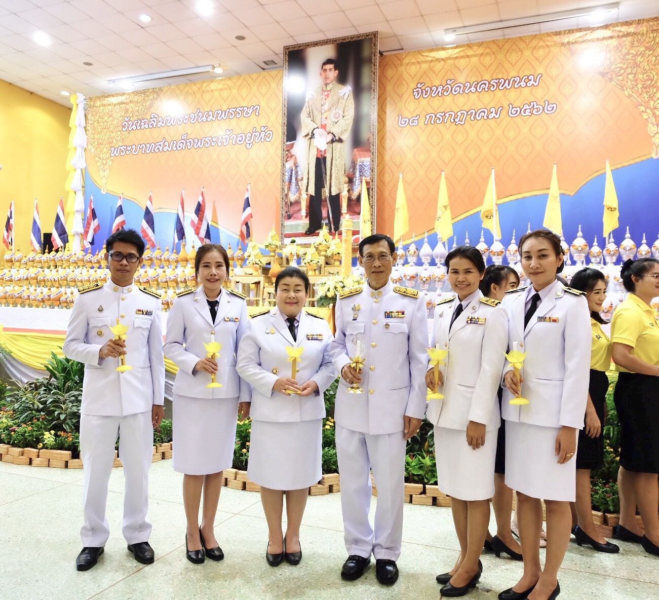 พิธีถวายเครื่องราชสักการะและจุดเทียนถวายพระพรชัยมงคล