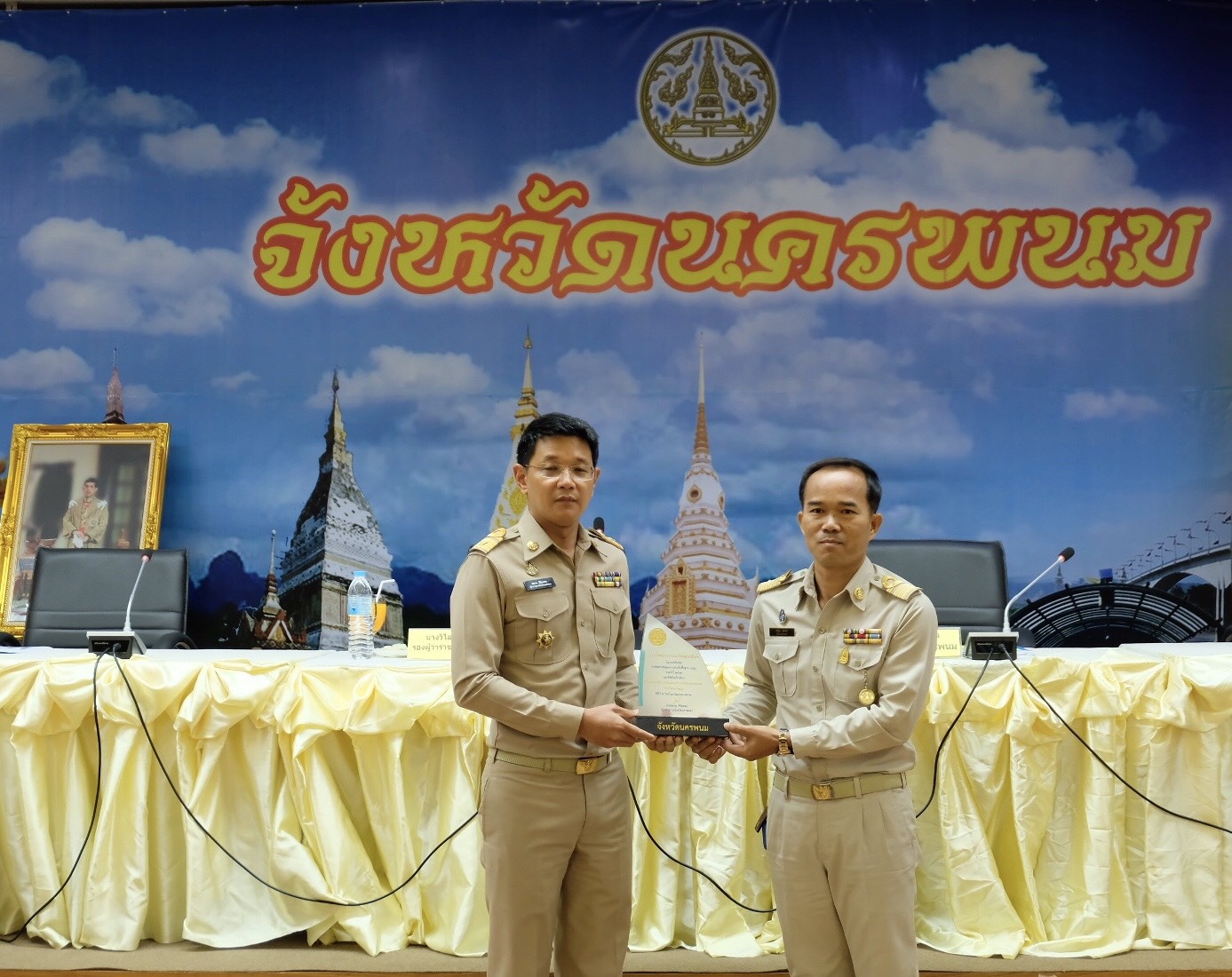 ประชุมคณะกรมการจังหวัด หัวหน้าส่วนราชการ หัวหน้าหน่วยงาน นายอำเภอทุกอำเภอ