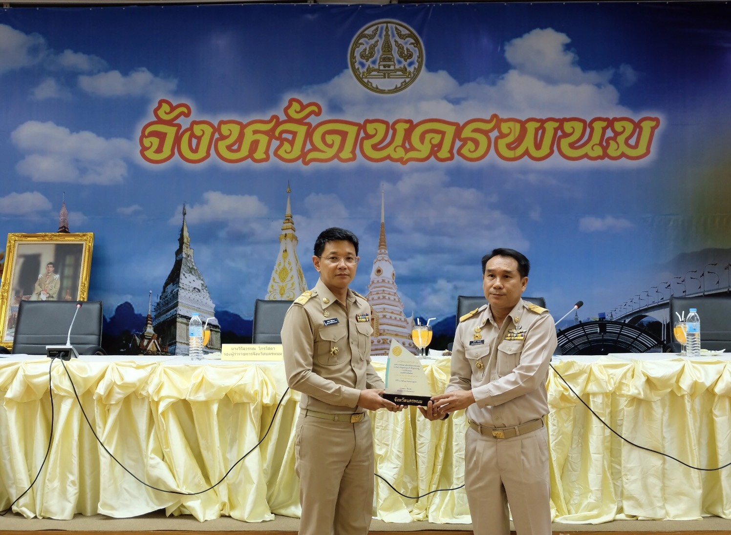 ประชุมคณะกรมการจังหวัด หัวหน้าส่วนราชการ หัวหน้าหน่วยงาน นายอำเภอทุกอำเภอ