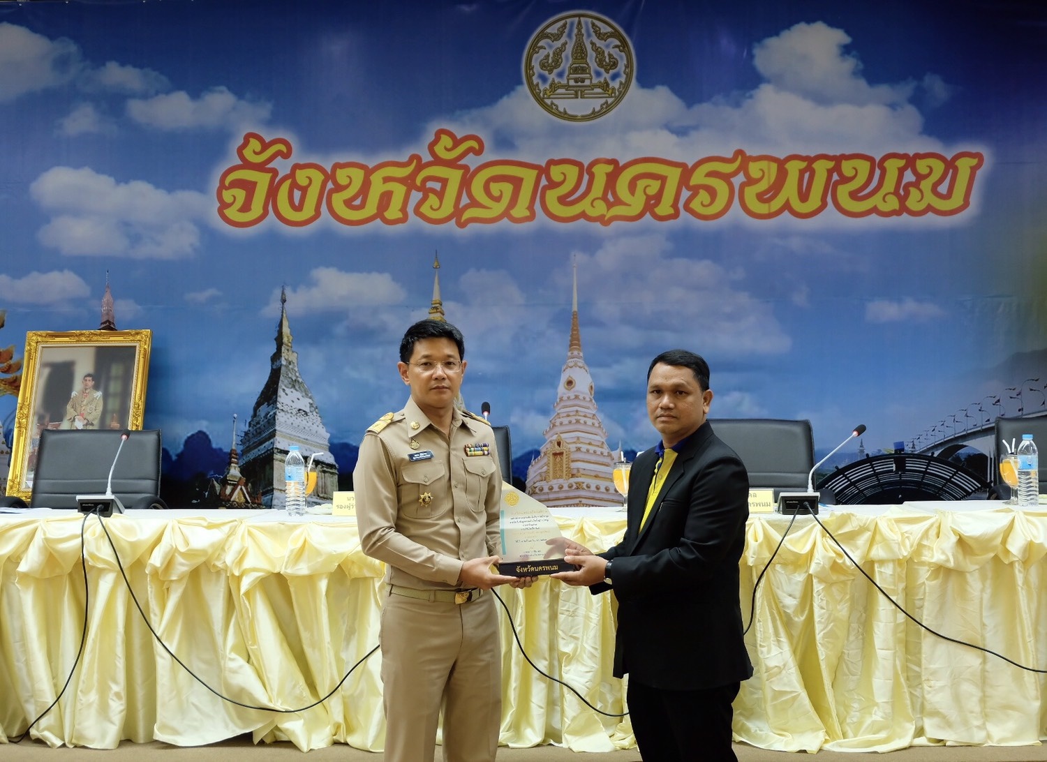 ประชุมคณะกรมการจังหวัด หัวหน้าส่วนราชการ หัวหน้าหน่วยงาน นายอำเภอทุกอำเภอ