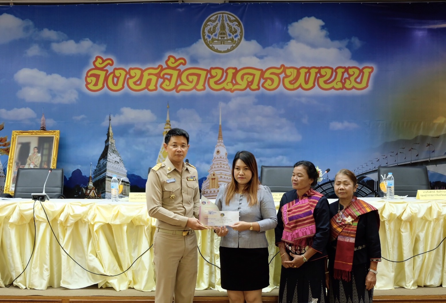 ประชุมคณะกรมการจังหวัด หัวหน้าส่วนราชการ หัวหน้าหน่วยงาน นายอำเภอทุกอำเภอ