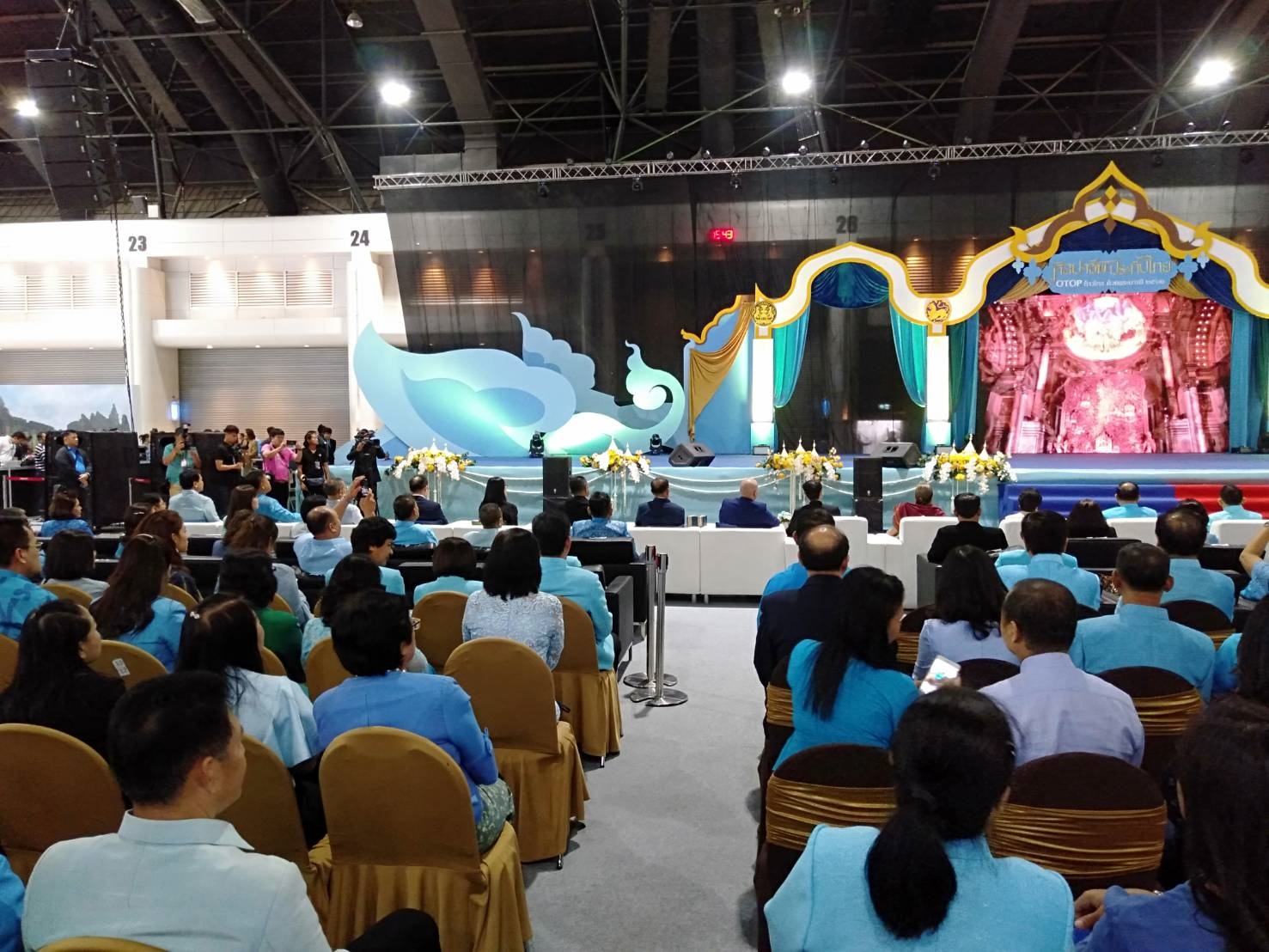 งานศิลปาชีพ ประทีปไทย OTOP ก้าวไกล ด้วยพระบารมี ณ อาคารชาเลนเจอร์ 1-3 ศูนย์แสดงสินค้าและการประชุมอิมแพ็ค เมืองทองธานี อ.ปากเกร็ด จ.นนทบุรี