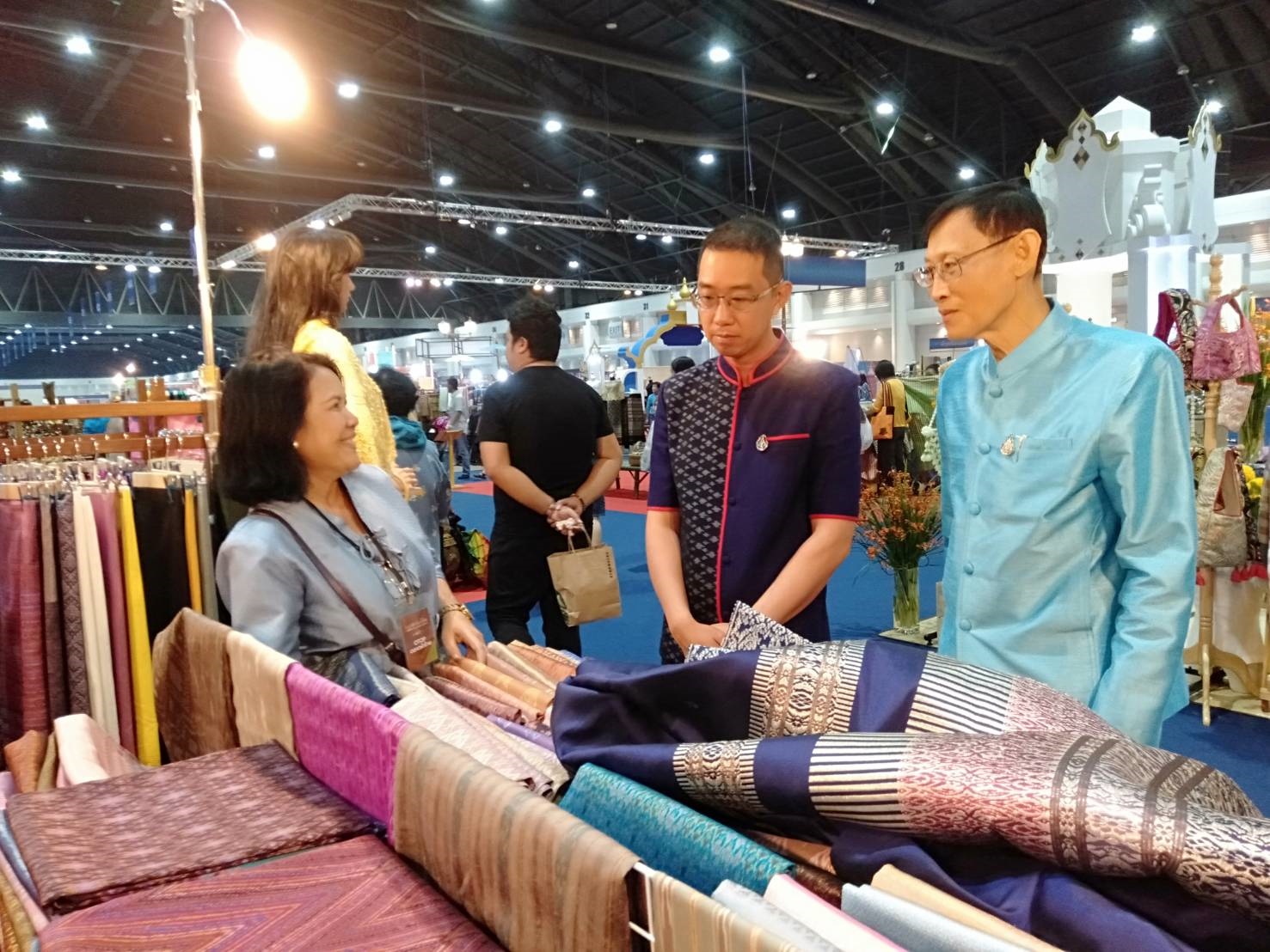 งานศิลปาชีพ ประทีปไทย OTOP ก้าวไกล ด้วยพระบารมี ณ อาคารชาเลนเจอร์ 1-3 ศูนย์แสดงสินค้าและการประชุมอิมแพ็ค เมืองทองธานี อ.ปากเกร็ด จ.นนทบุรี