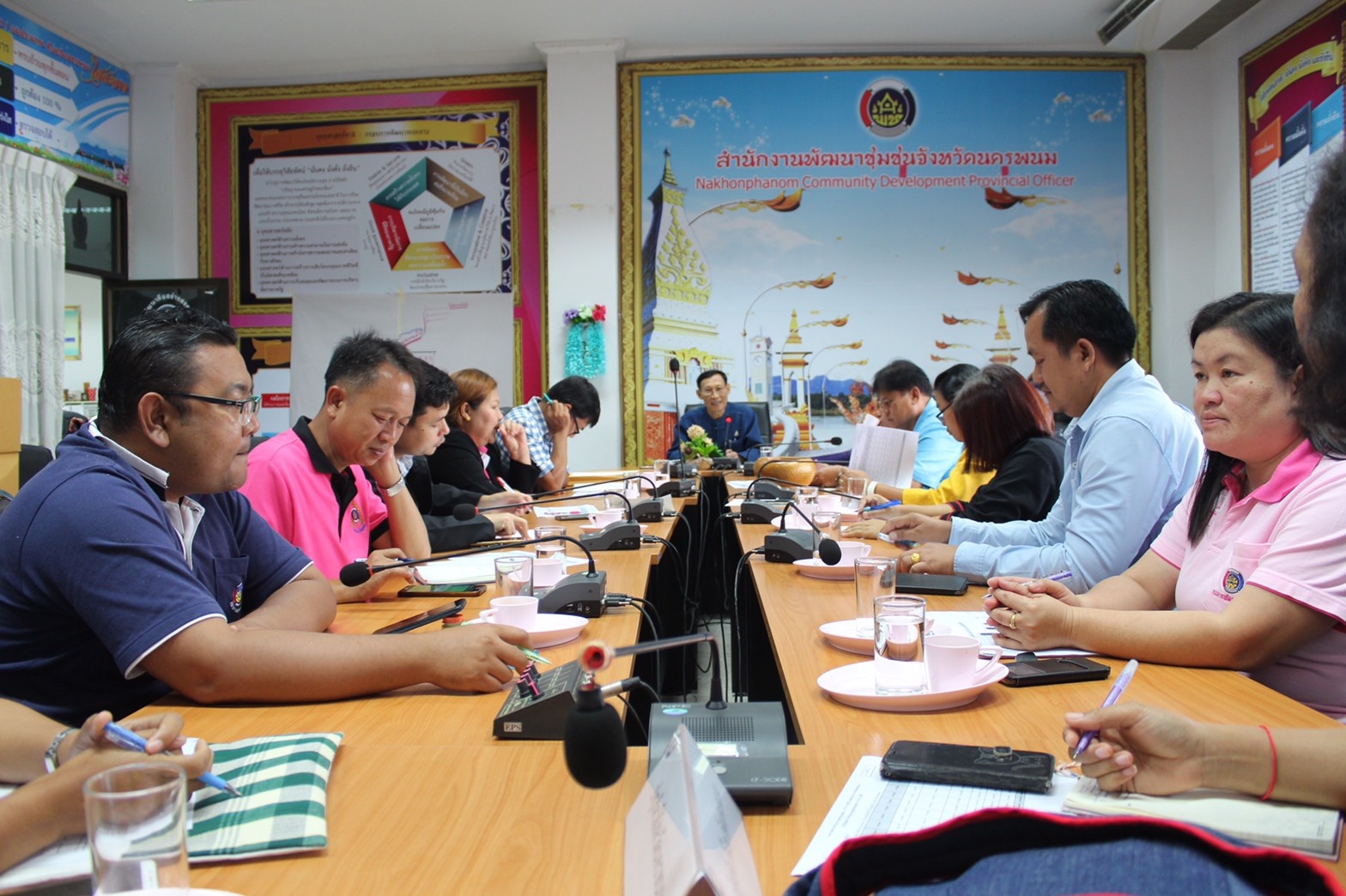 ประชุมหารือและถอดบทเรียนการดำเนินงานตามโครงการชุมชนท่องเที่ยว OTOP นวัตวิถี จังหวัดนครพนม
