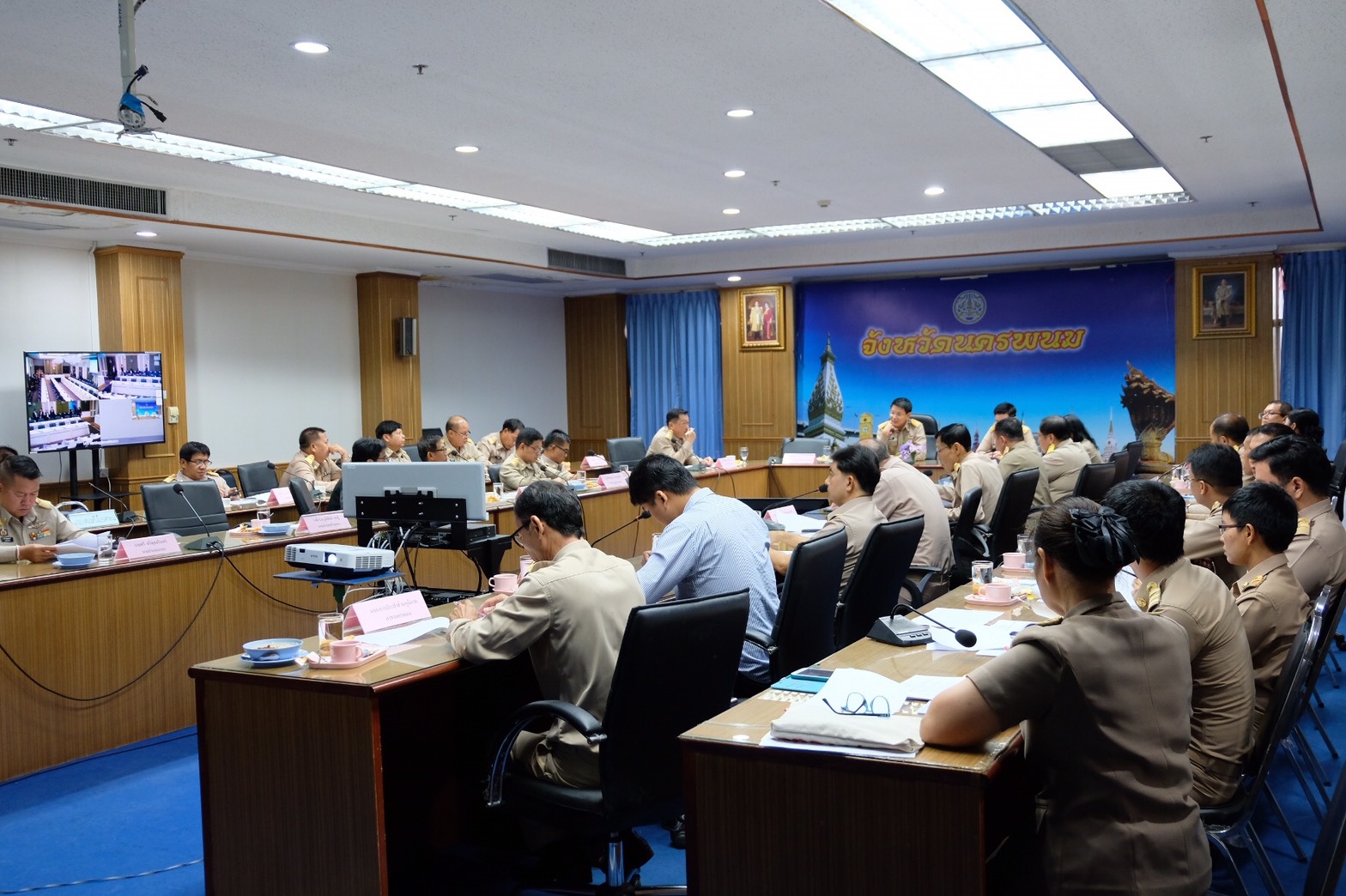 ประชุมหารือข้อราชการสำคัญของกระทรวงมหาดไทยผ่านระบบวิดีทัศน์ทางไกล (Video Conference)