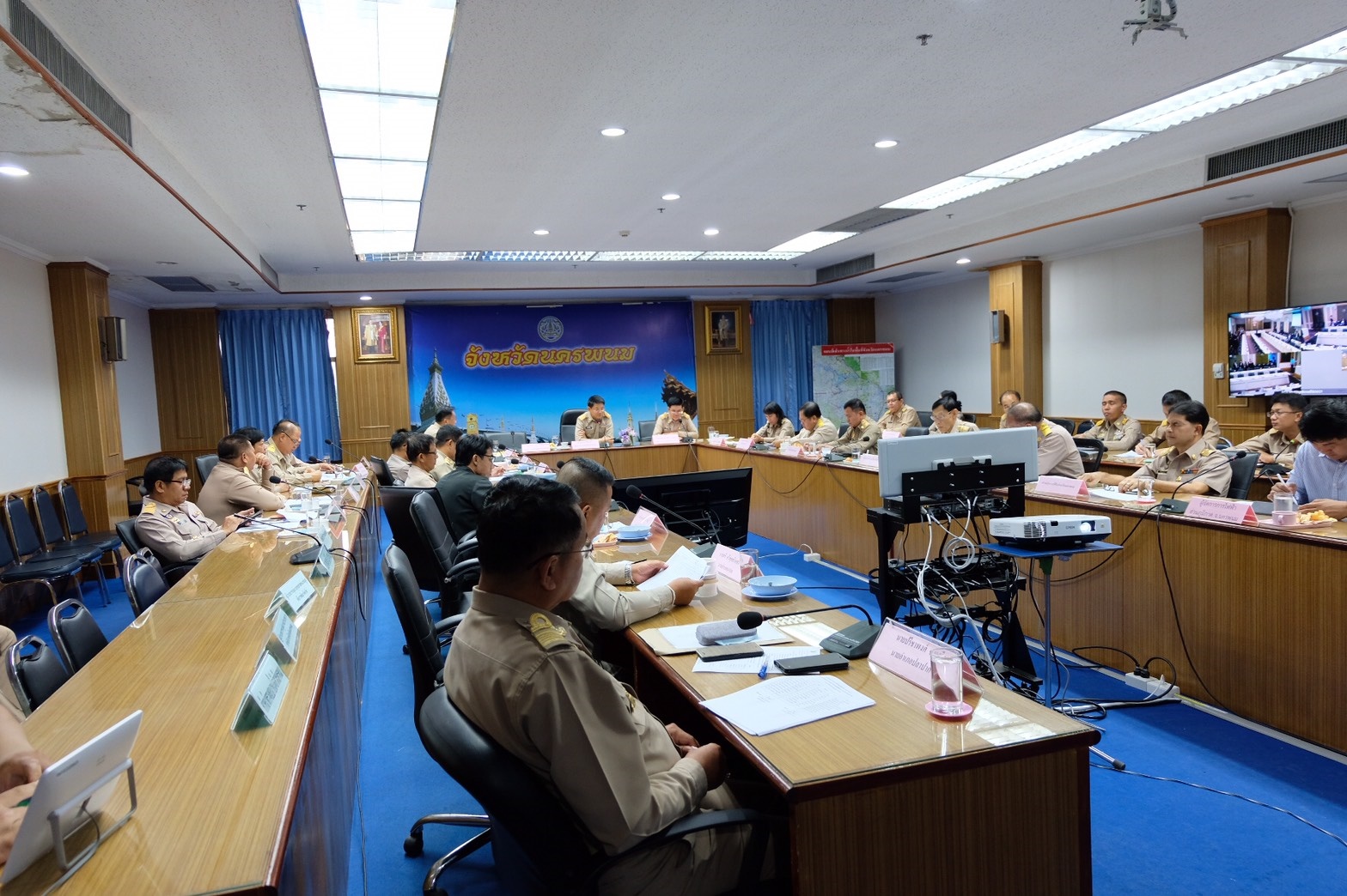 ประชุมหารือข้อราชการสำคัญของกระทรวงมหาดไทยผ่านระบบวิดีทัศน์ทางไกล (Video Conference)