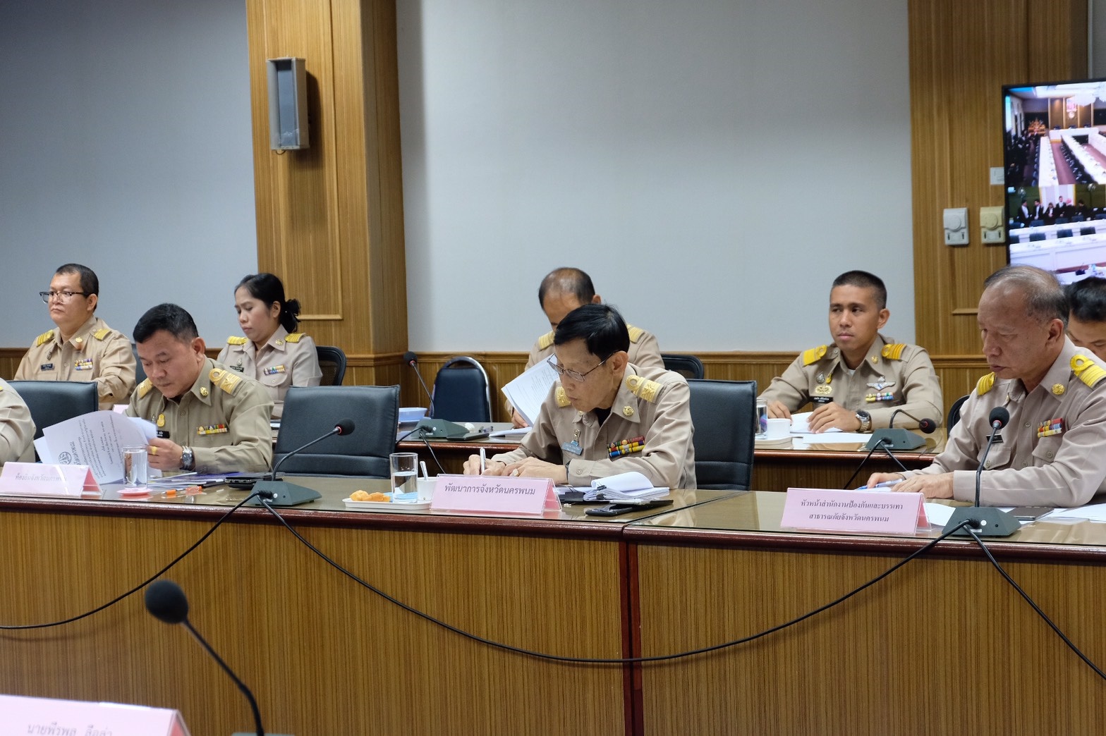 ประชุมหารือข้อราชการสำคัญของกระทรวงมหาดไทยผ่านระบบวิดีทัศน์ทางไกล (Video Conference)