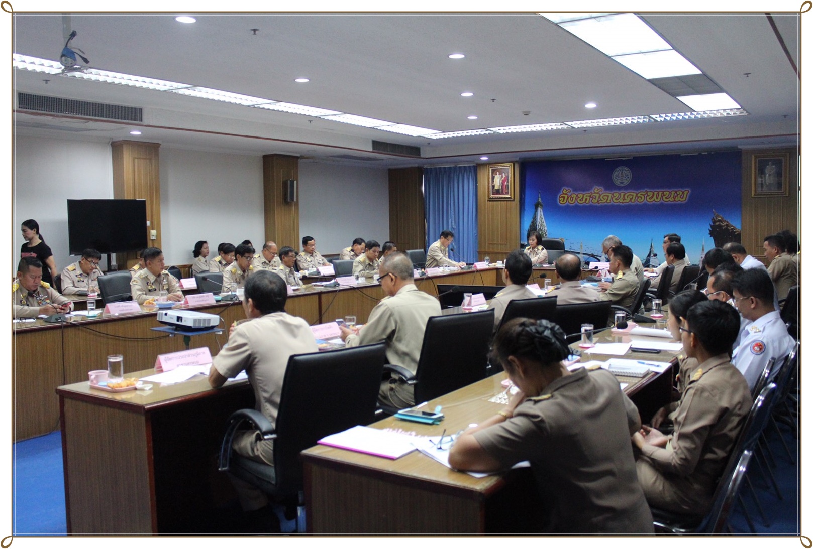 ประชุมหารือข้อราชการสำคัญของกระทรวงมหาดไทยผ่านระบบวิดีทัศน์ทางไกล (Video Conference)