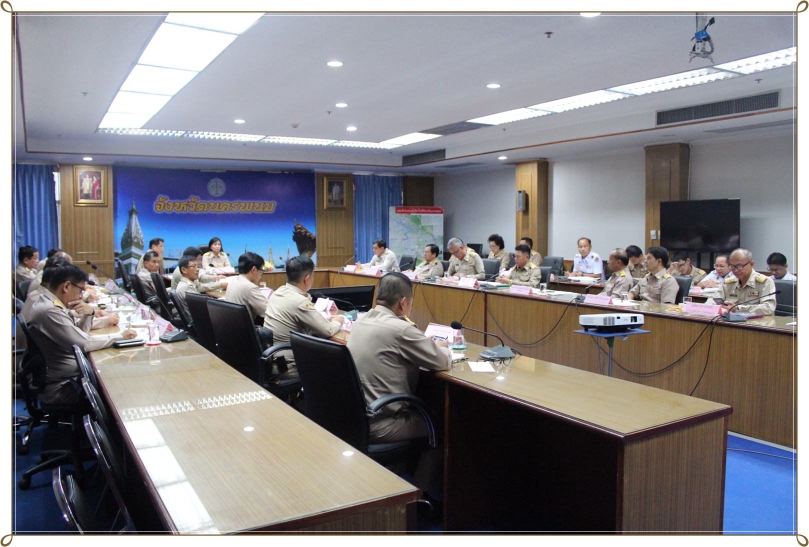 ประชุมหารือข้อราชการสำคัญของกระทรวงมหาดไทยผ่านระบบวิดีทัศน์ทางไกล (Video Conference)