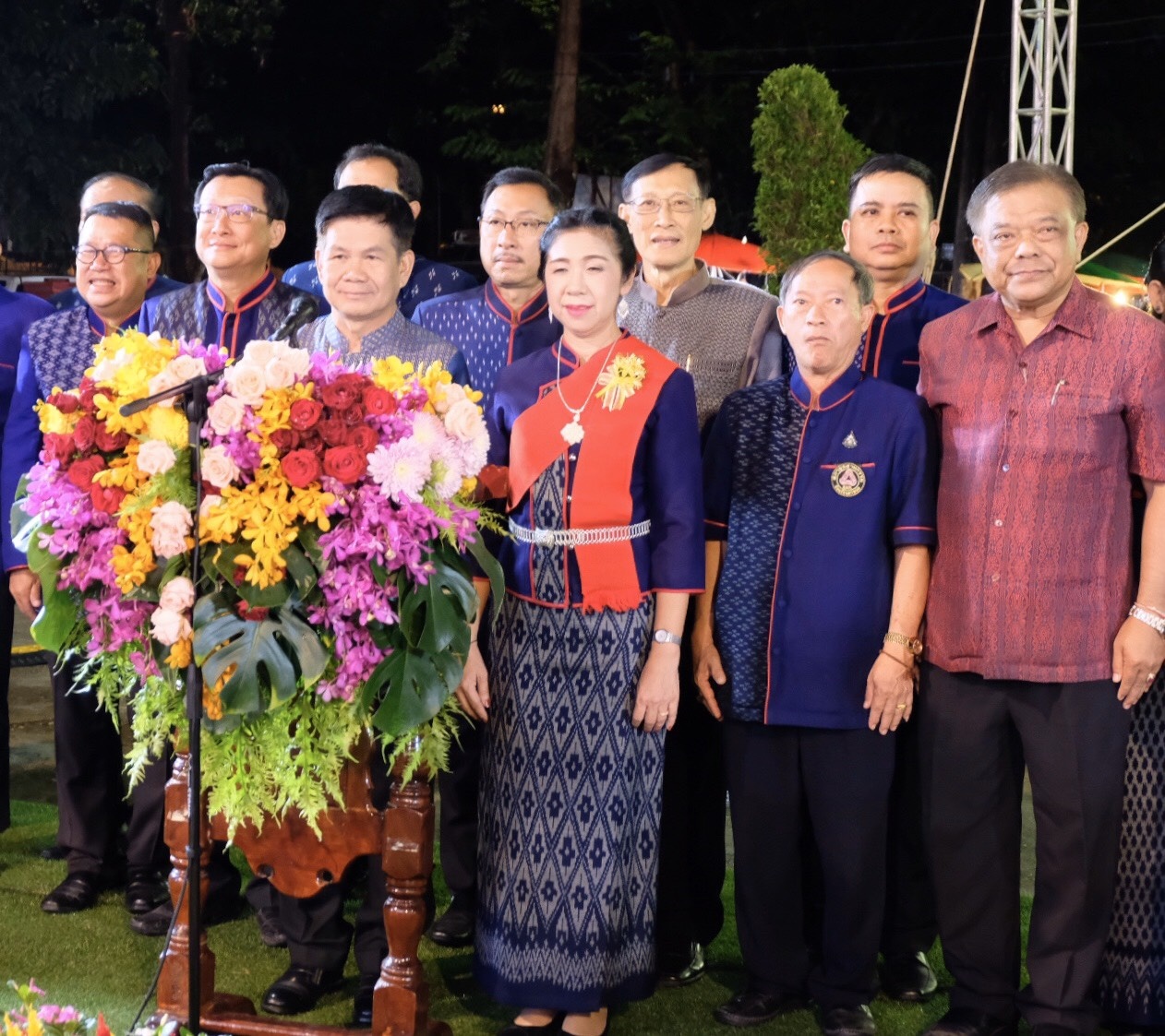เปิดงานประเพณีไหลเรือไฟและงานกาชาดจังหวัดนครพนม ประจำปี 2562