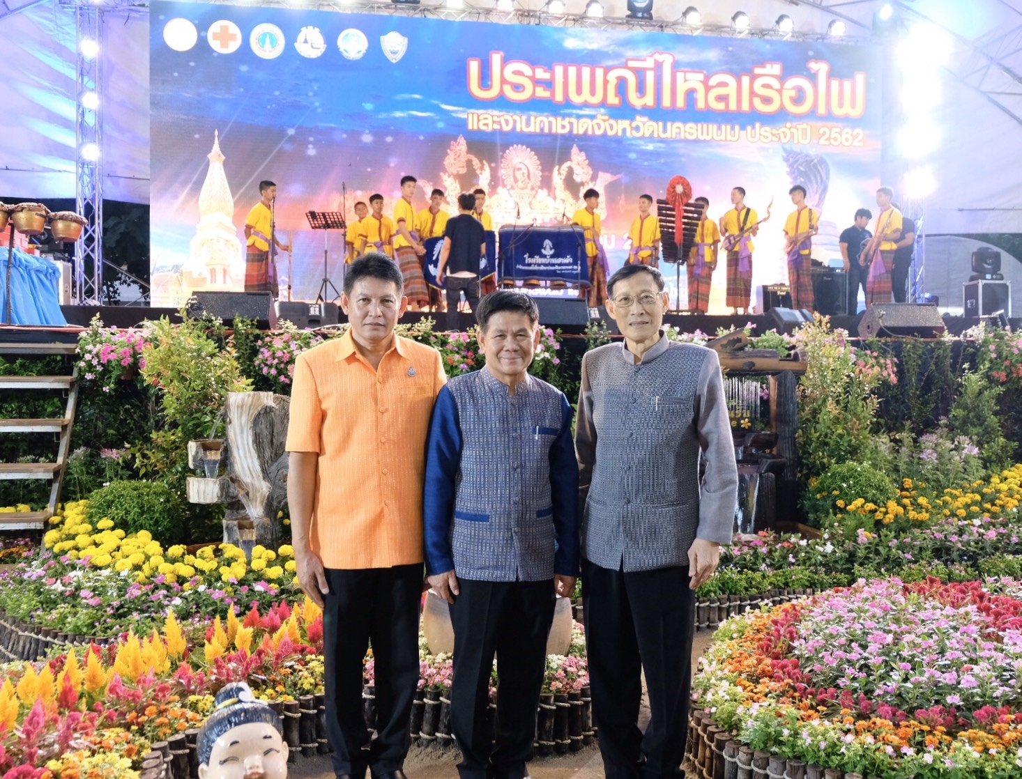 เปิดงานประเพณีไหลเรือไฟและงานกาชาดจังหวัดนครพนม ประจำปี 2562