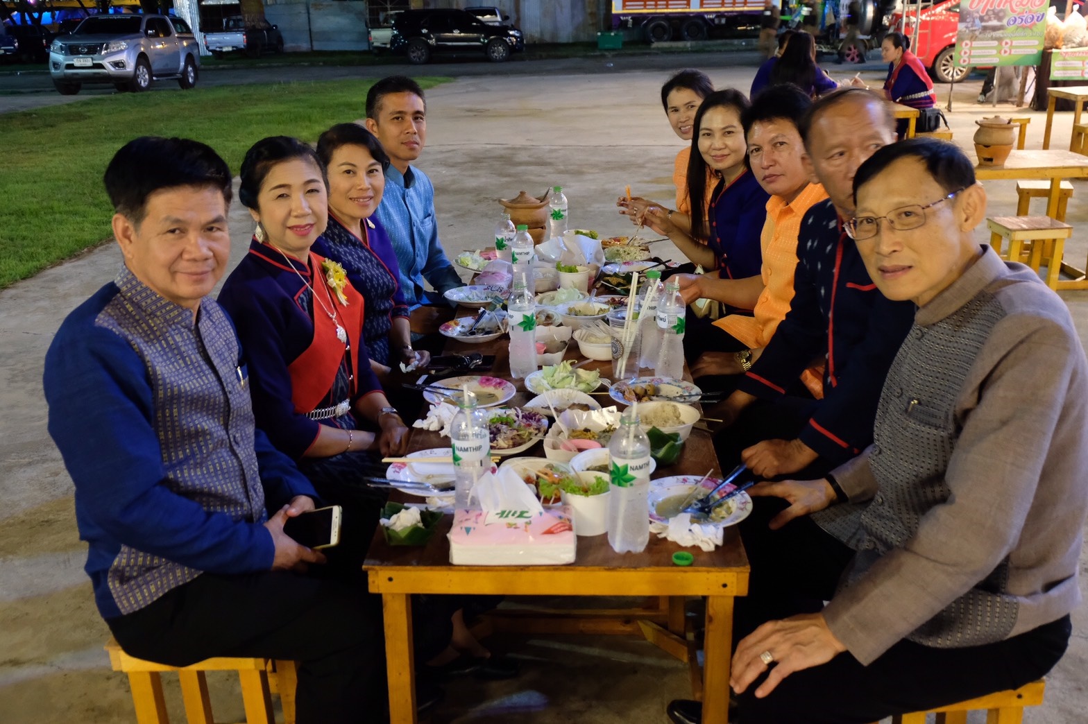 “ร้อยหลาก พรรณลาย ผ้าไทนคร”