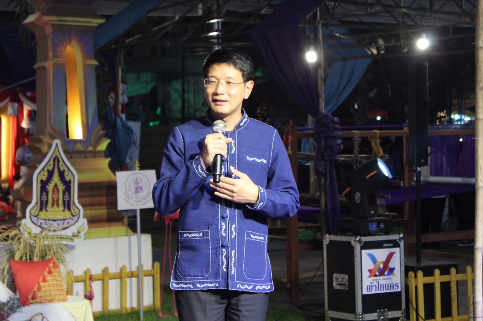 นครพนม เดินแบบ “ผ้าไทย ใส่ไม่เชย” (ร้อยหลาก พรรณลาย ผ้าไทนคร)