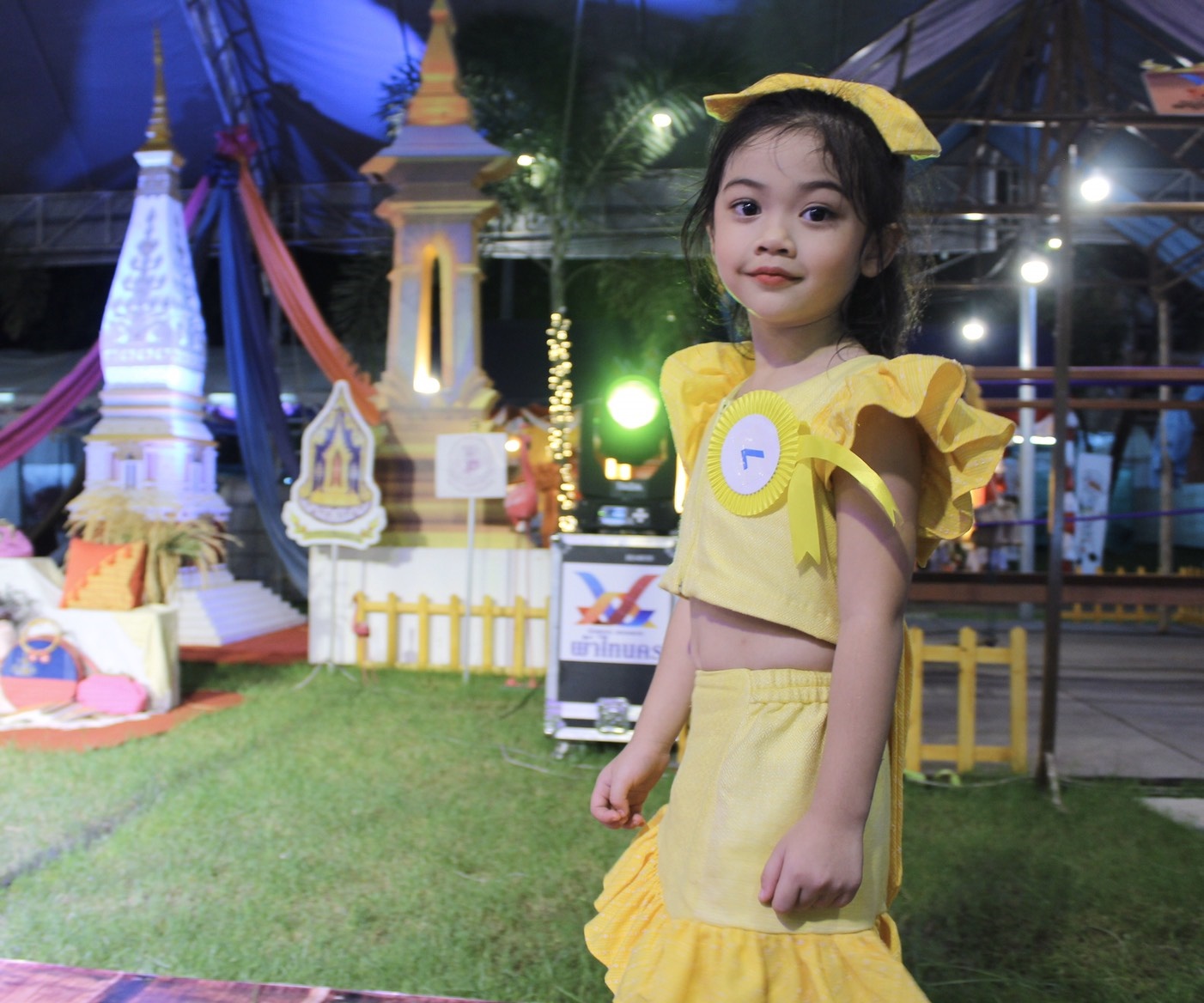 นครพนม เดินแบบ “ผ้าไทย ใส่ไม่เชย” (ร้อยหลาก พรรณลาย ผ้าไทนคร)