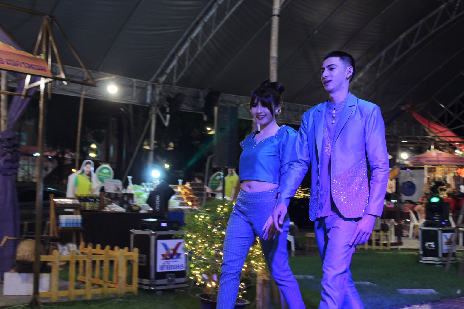 นครพนม เดินแบบ “ผ้าไทย ใส่ไม่เชย” (ร้อยหลาก พรรณลาย ผ้าไทนคร)