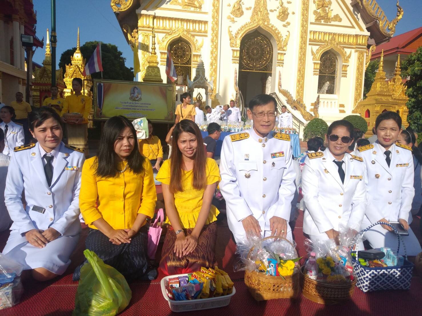 พิธีทำบุญตักบาตร เนื่องในวันคล้ายวันเสด็จสวรรคต พระบาทสมเด็จพระบรมชนกาธิเบศรฯ