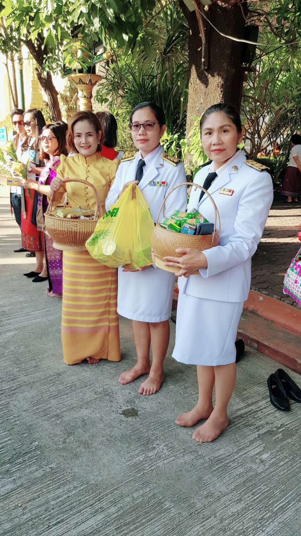 พิธีทำบุญตักบาตร เนื่องในวันคล้ายวันเสด็จสวรรคต พระบาทสมเด็จพระบรมชนกาธิเบศรฯ