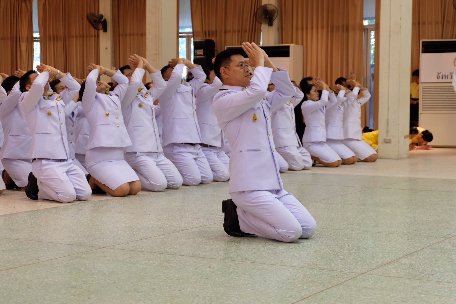 พิธีวางพวงมาลาและพิธีถวายบังคม เนื่องในวันคล้ายวันสวรรคต พระบาทสมเด็จพระบรมชนกาธิเบศร มหาภูมิพลอดุลยเดชมหาราช บรมนาถบพิตร