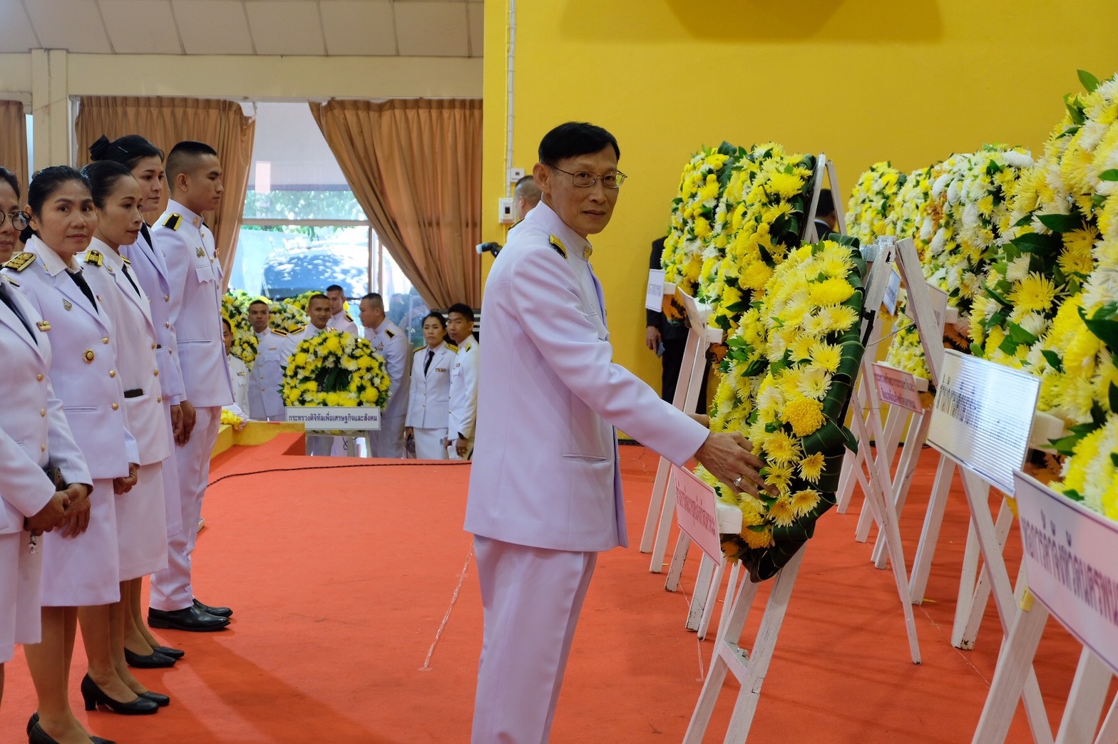 พิธีวางพวงมาลาและพิธีถวายบังคม เนื่องในวันคล้ายวันสวรรคต พระบาทสมเด็จพระบรมชนกาธิเบศร มหาภูมิพลอดุลยเดชมหาราช บรมนาถบพิตร