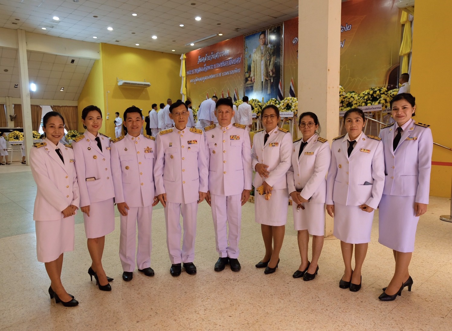พิธีวางพวงมาลาและพิธีถวายบังคม เนื่องในวันคล้ายวันสวรรคต พระบาทสมเด็จพระบรมชนกาธิเบศร มหาภูมิพลอดุลยเดชมหาราช บรมนาถบพิตร