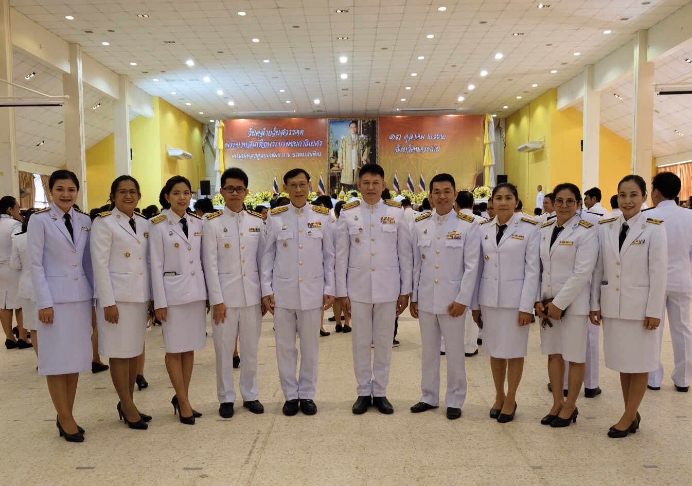 พิธีวางพวงมาลาและพิธีถวายบังคม เนื่องในวันคล้ายวันสวรรคต พระบาทสมเด็จพระบรมชนกาธิเบศร มหาภูมิพลอดุลยเดชมหาราช บรมนาถบพิตร