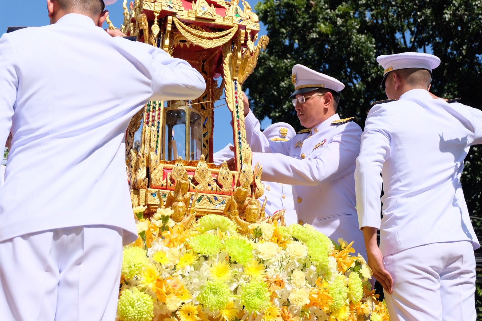 พิธีอันเชิญไฟพระฤกษ์และขบวนแห่ปราสาทผึ้ง ประจำปี พ.ศ. 2562