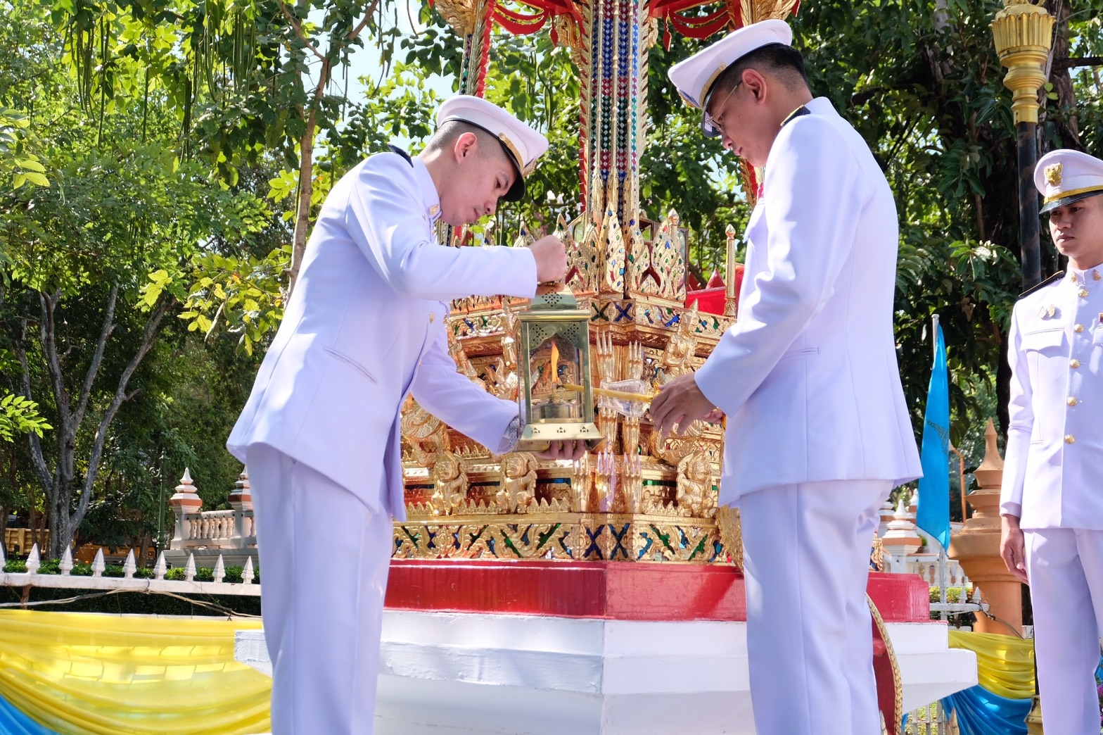 พิธีอันเชิญไฟพระฤกษ์และขบวนแห่ปราสาทผึ้ง ประจำปี พ.ศ. 2562
