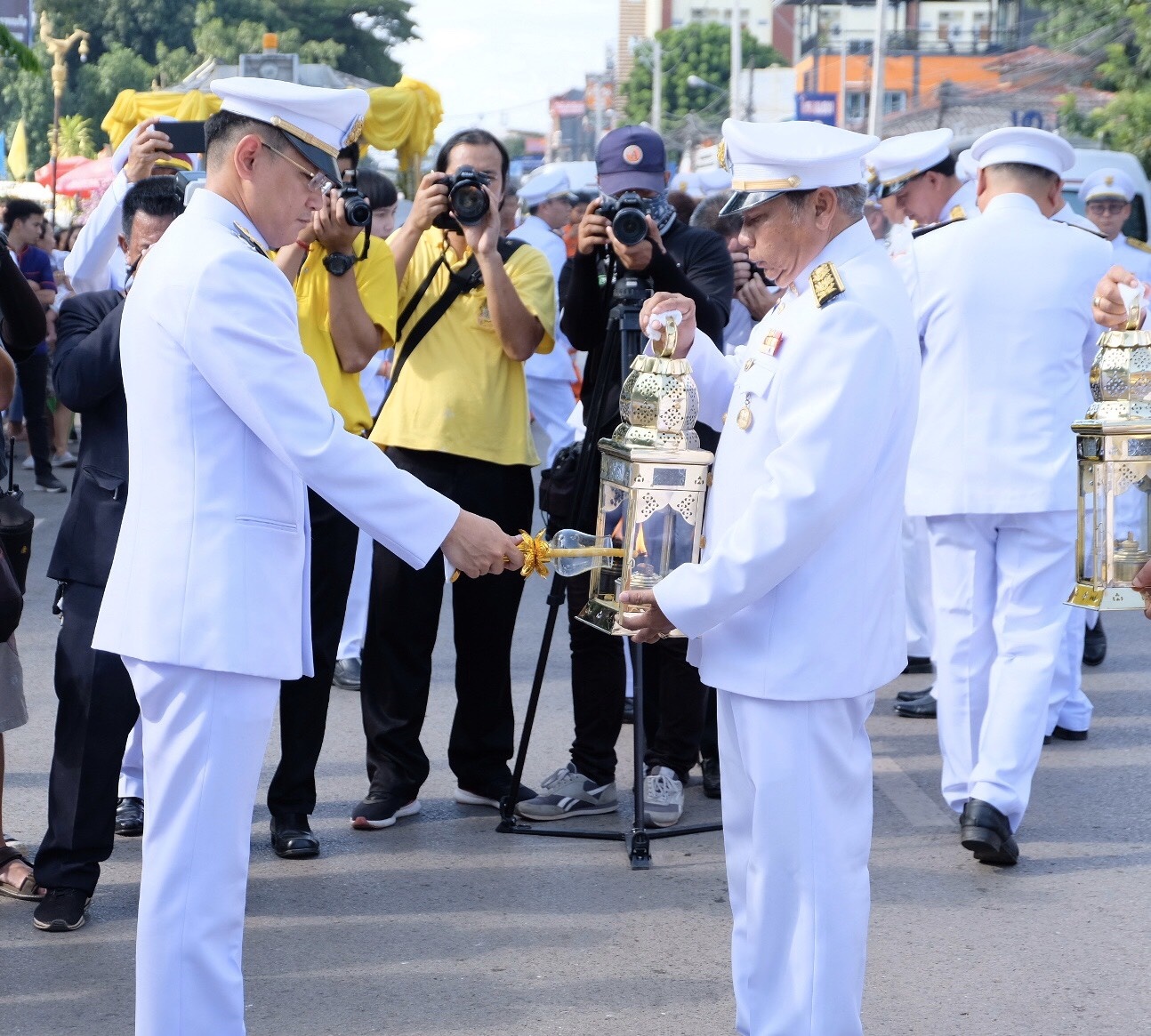 พิธีอันเชิญไฟพระฤกษ์และขบวนแห่ปราสาทผึ้ง ประจำปี พ.ศ. 2562