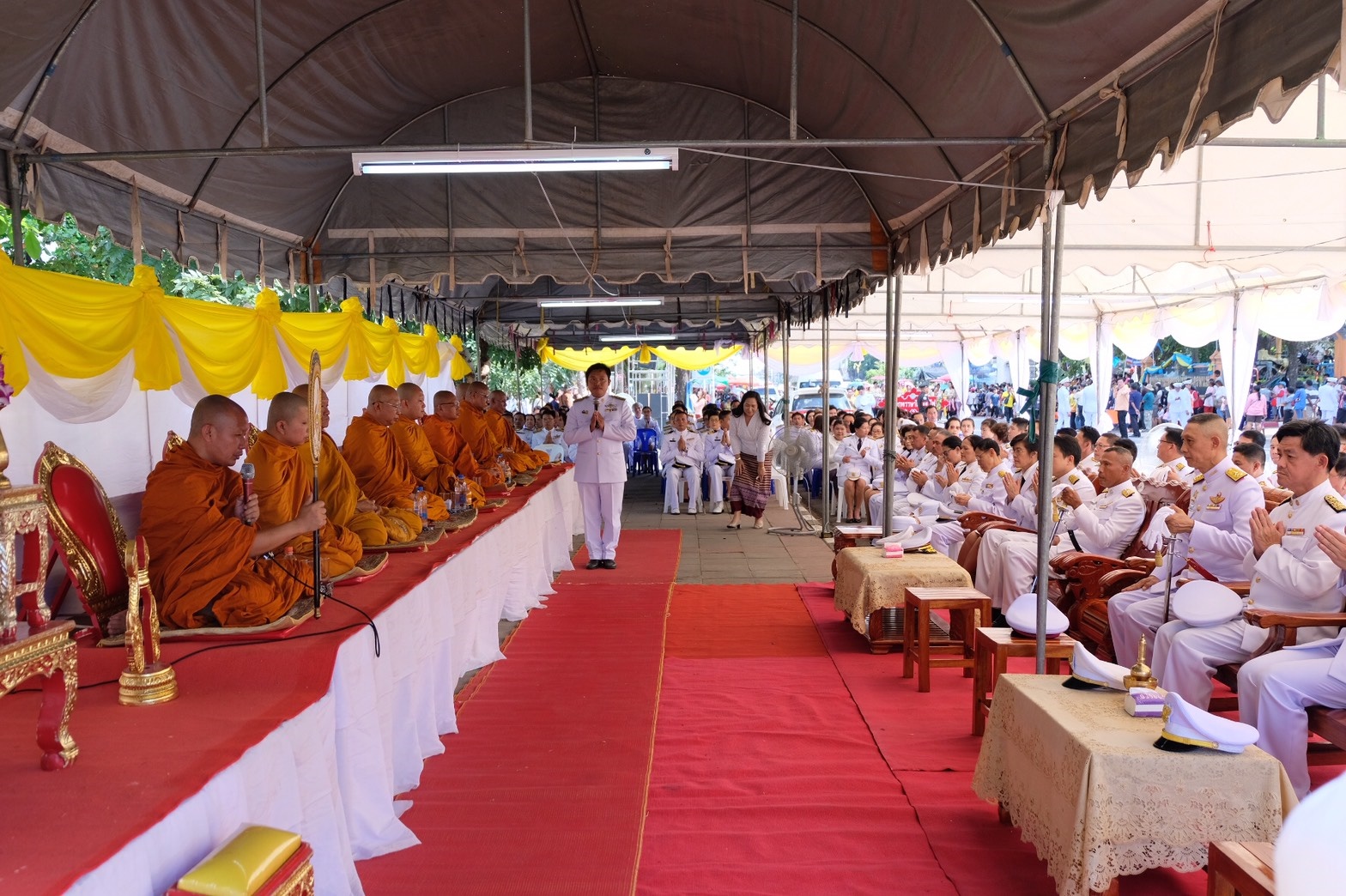 พิธีอันเชิญไฟพระฤกษ์และขบวนแห่ปราสาทผึ้ง ประจำปี พ.ศ. 2562