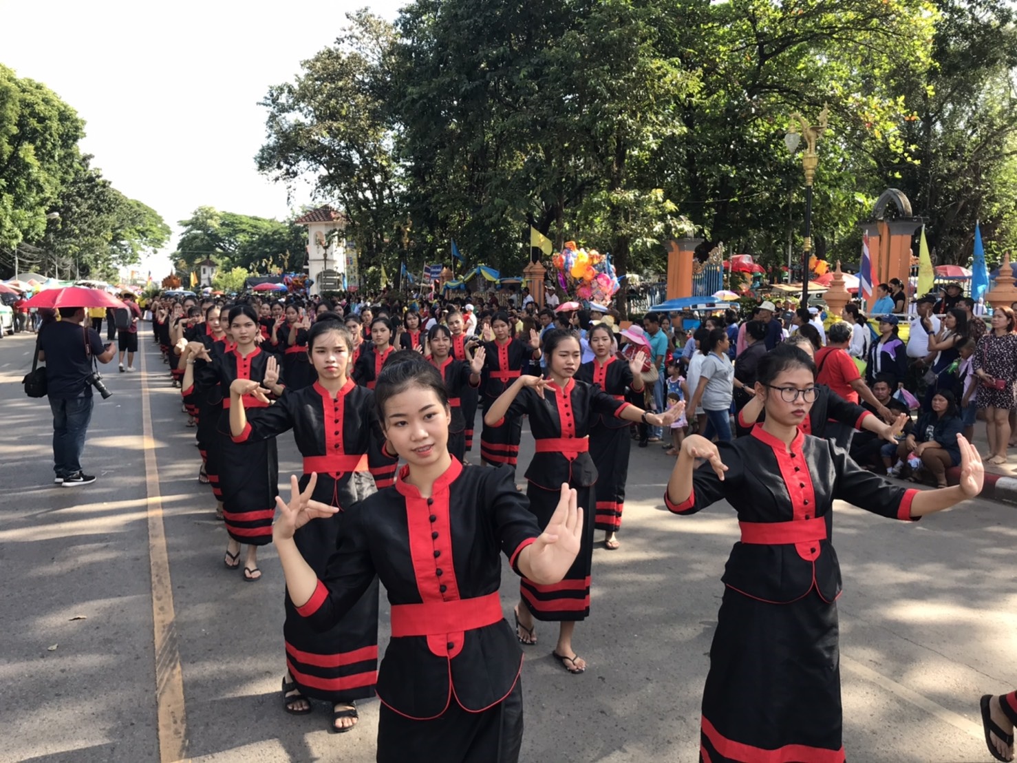 พิธีอันเชิญไฟพระฤกษ์และขบวนแห่ปราสาทผึ้ง ประจำปี พ.ศ. 2562