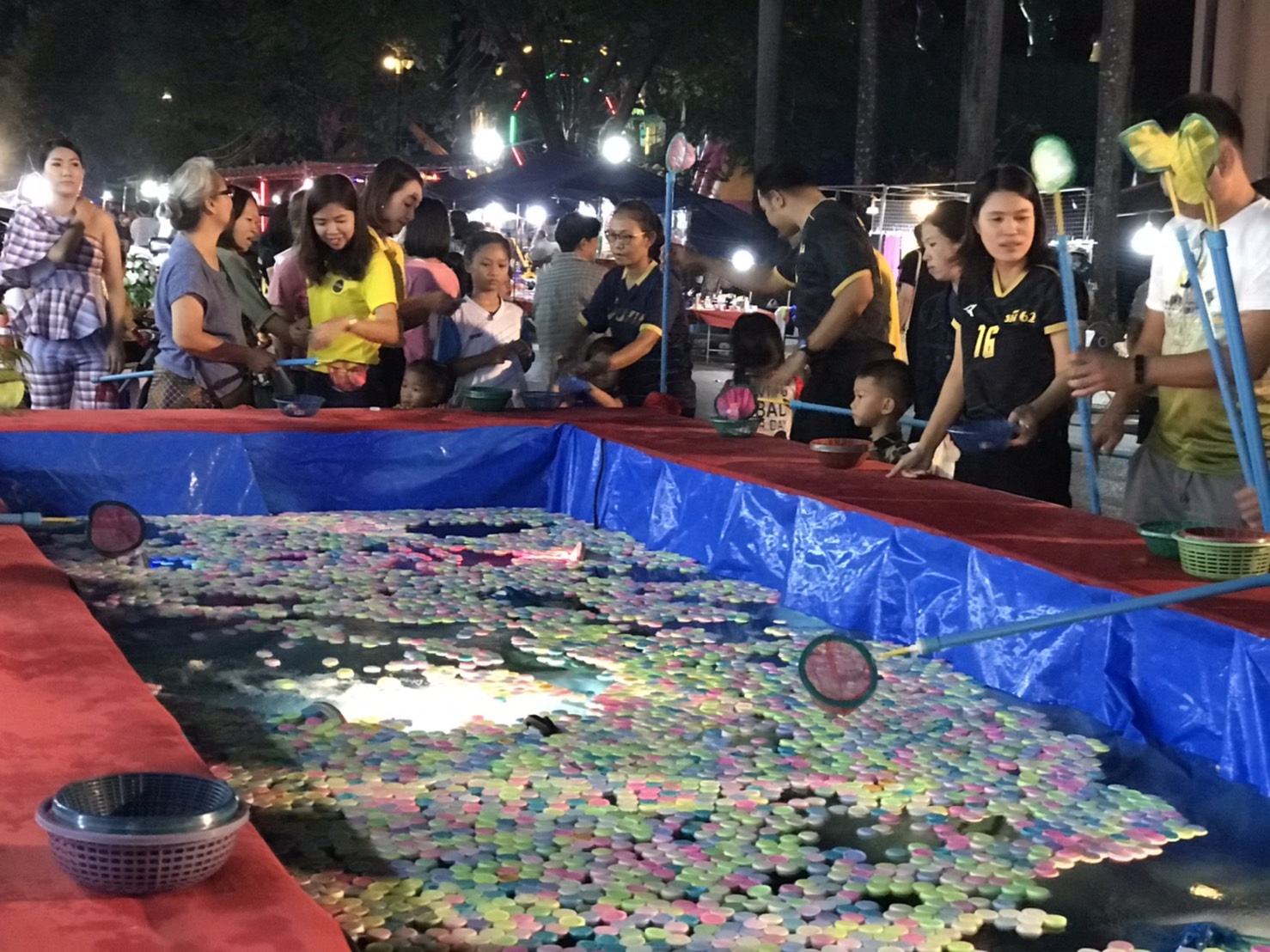 กาชาดช่วยเรา เราช่วยกาชาด ประเพณีไหลเรือไฟและงานกาชาดจังหวัดนครพนม ประจำปี 2562