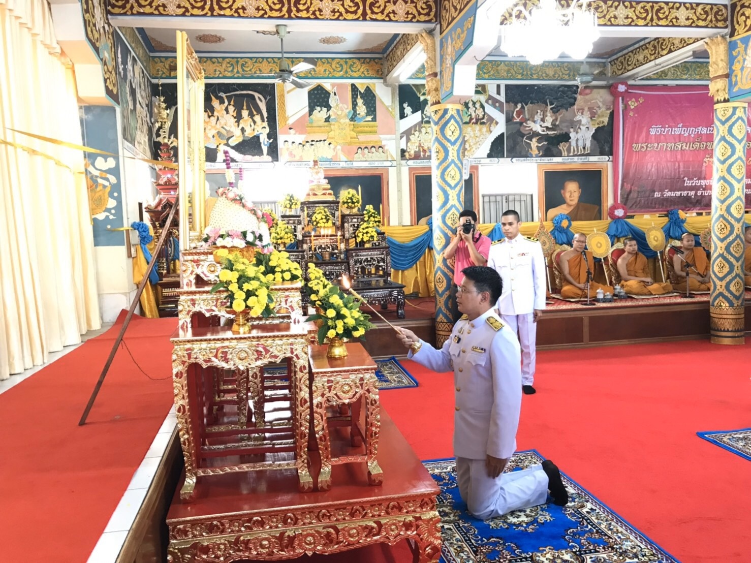 พิธีทำบุญตักบาตรเนื่องในวันคล้ายวันสวรรคตพระบาทสมเด็จพระจุลจอมเกล้าเจ้าอยู่หัว