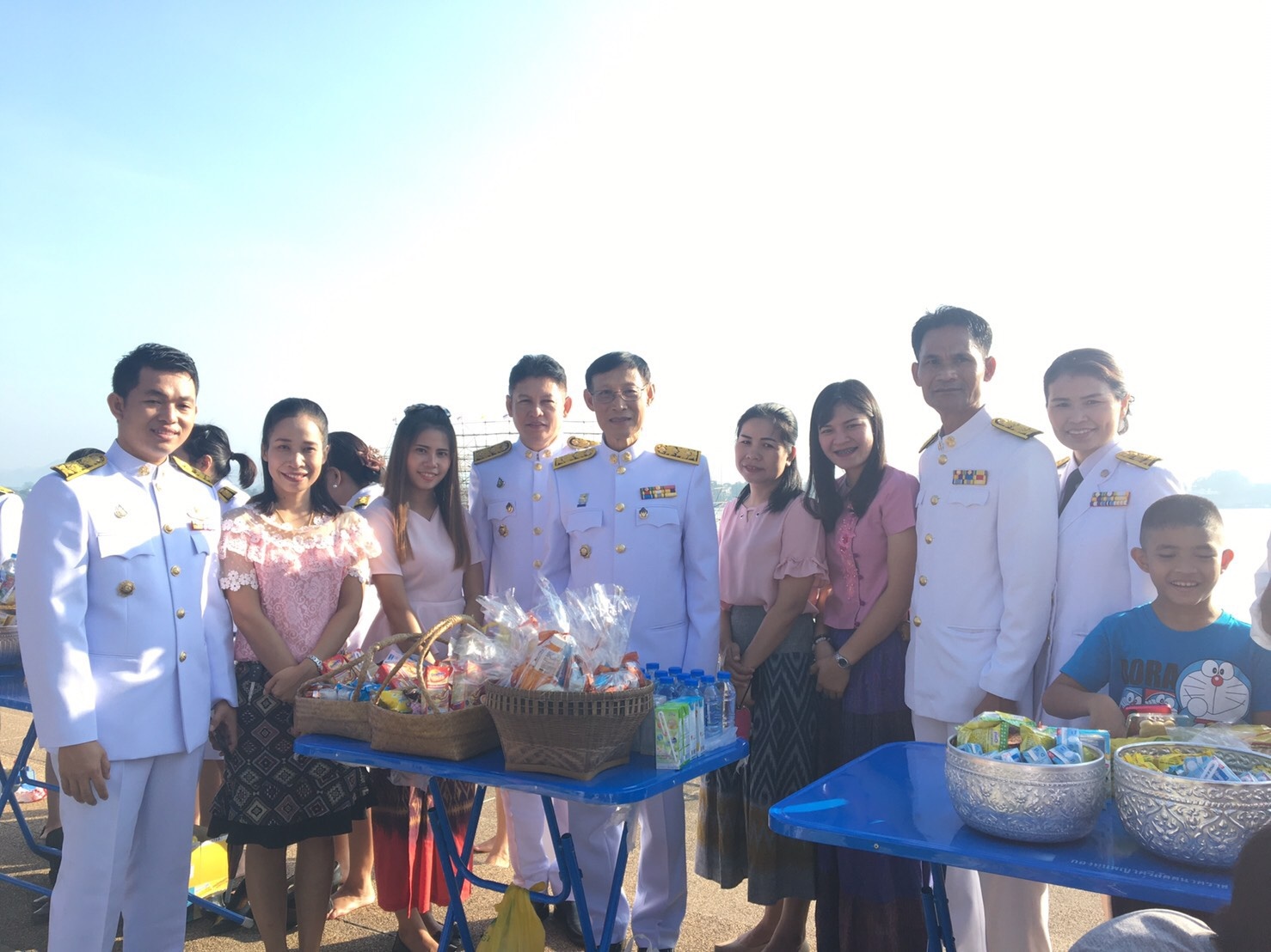 พิธีทำบุญตักบาตรเนื่องในวันคล้ายวันสวรรคตพระบาทสมเด็จพระจุลจอมเกล้าเจ้าอยู่หัว