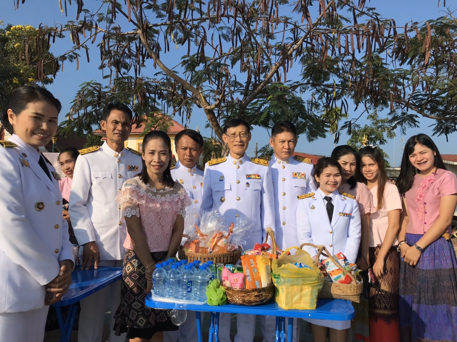 พิธีทำบุญตักบาตรเนื่องในวันคล้ายวันสวรรคตพระบาทสมเด็จพระจุลจอมเกล้าเจ้าอยู่หัว
