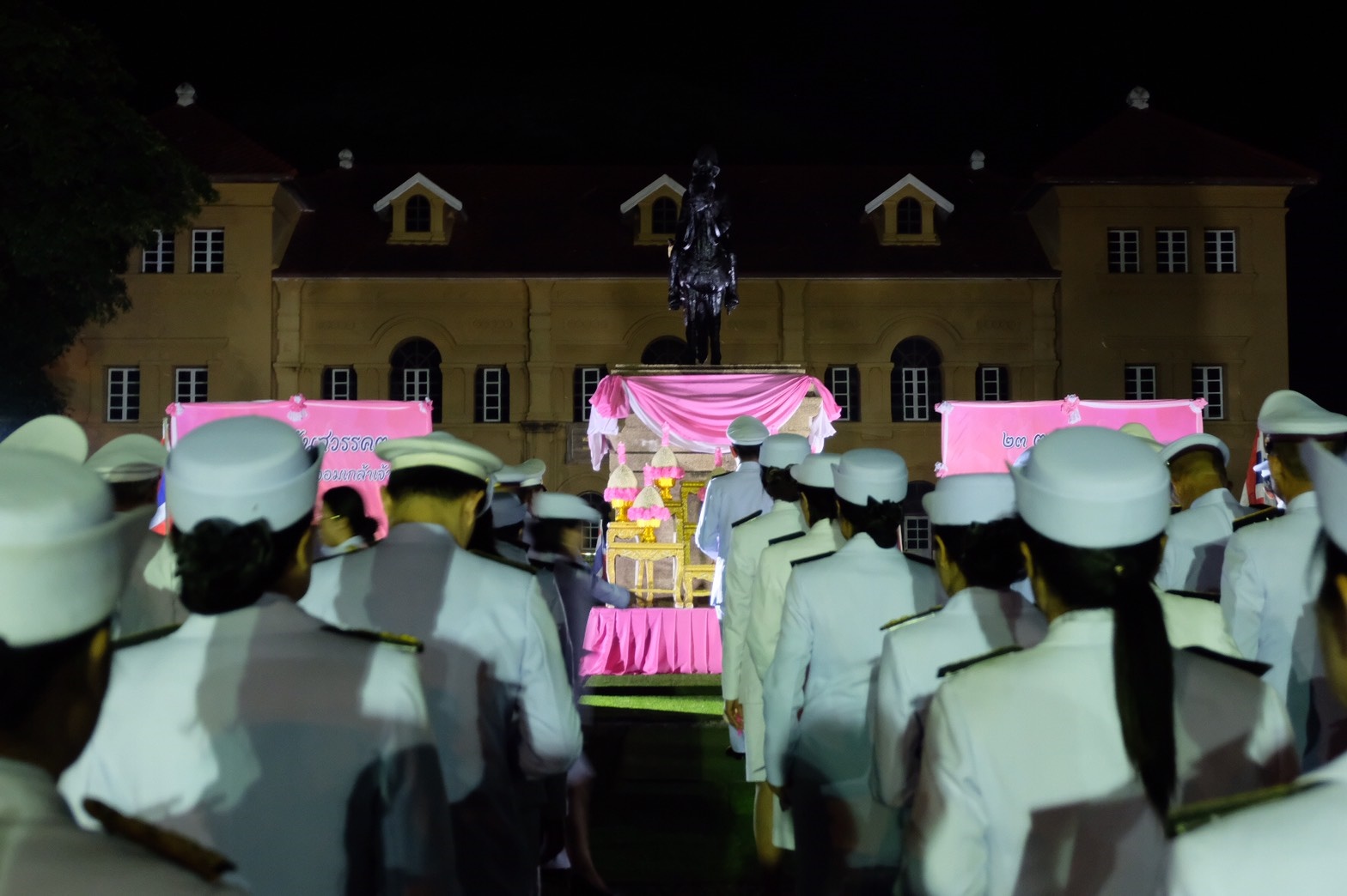 พิธีจุดเทียนเพื่อน้อมรำลึกในพระมหากรุณาธิคุณ พระบาทสมเด็จพระจุลจอมเกล้าเจ้าอยู่หัว รัชกาลที่ 5