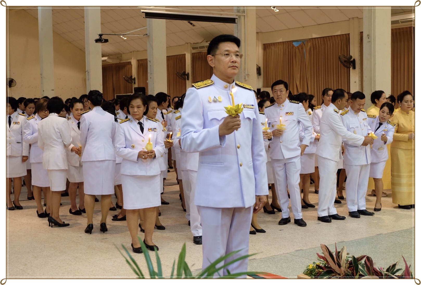 พิธีจุดเทียนเพื่อน้อมรำลึกในพระมหากรุณาธิคุณ พระบาทสมเด็จพระบรมชนกาธิเบศร มหาภูมิพลอดุลยเดชมหาราช บรมนาถบพิตร ๑๓ ตุลาคม ๒๕๖๒