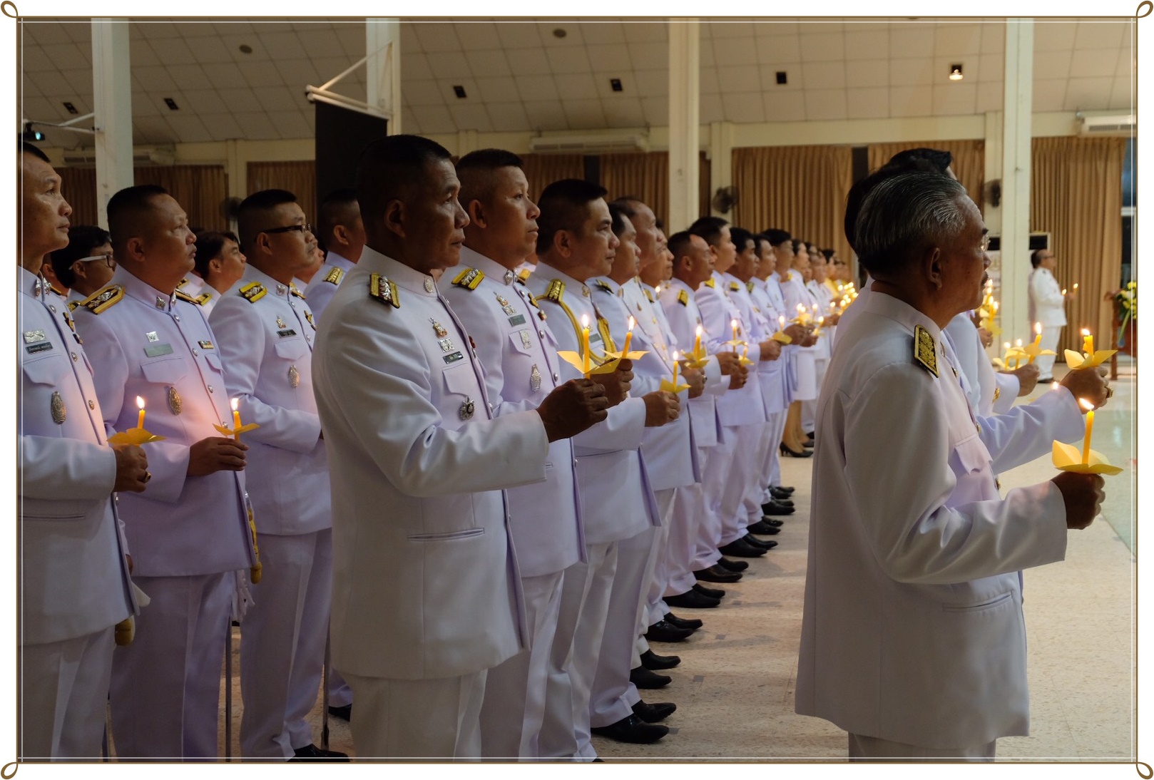 พิธีจุดเทียนเพื่อน้อมรำลึกในพระมหากรุณาธิคุณ พระบาทสมเด็จพระบรมชนกาธิเบศร มหาภูมิพลอดุลยเดชมหาราช บรมนาถบพิตร ๑๓ ตุลาคม ๒๕๖๒