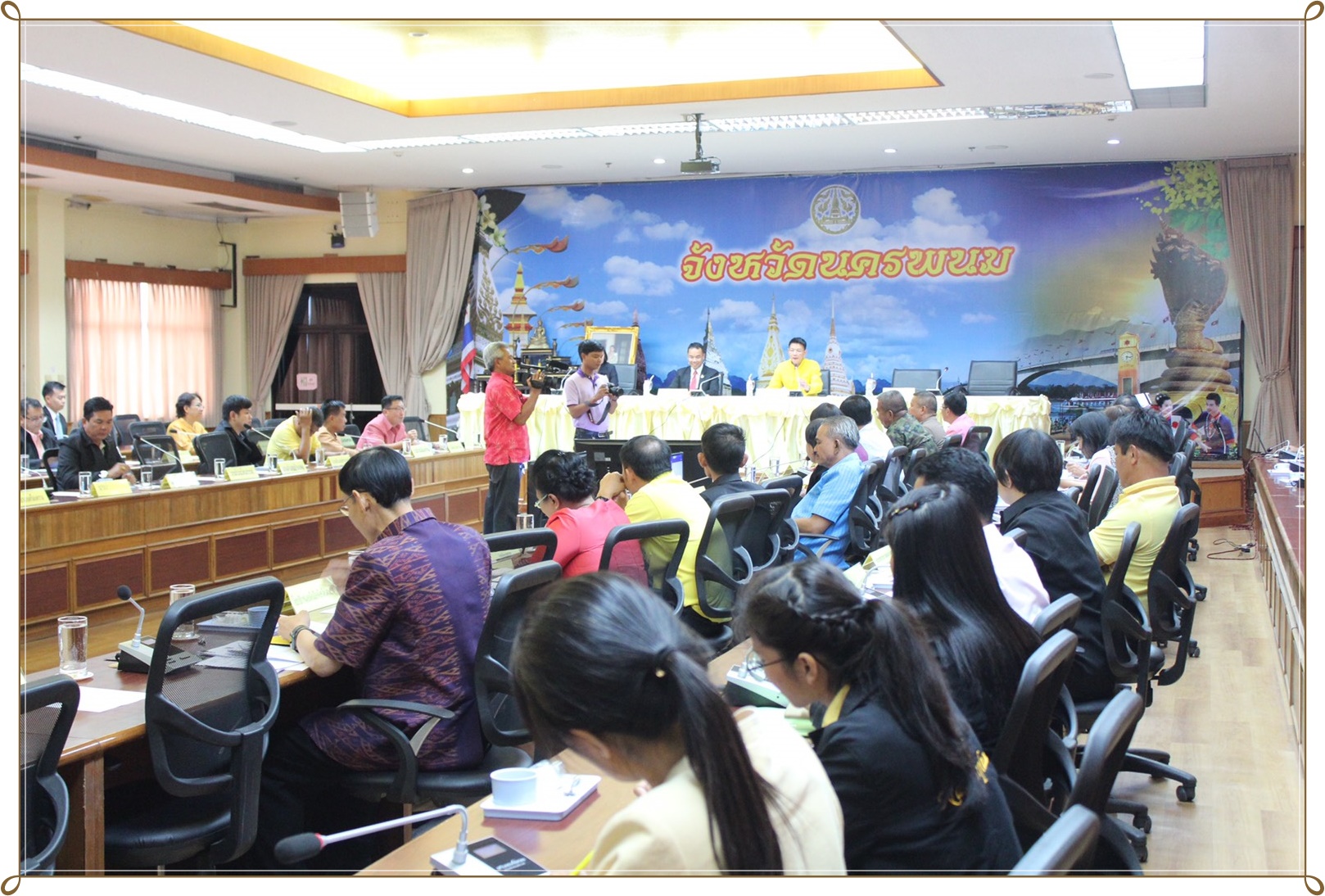 ประชุมเพื่อถอดบทเรียนในการจัดงานประเพณีไหลเรือไฟและงานกาชาดจังหวัดนครพนม ประจำปี 2562
