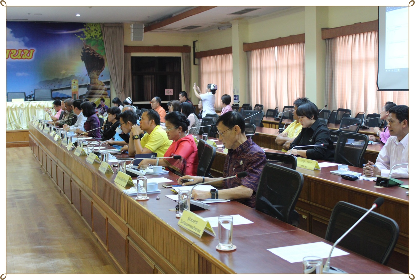 ประชุมเพื่อถอดบทเรียนในการจัดงานประเพณีไหลเรือไฟและงานกาชาดจังหวัดนครพนม ประจำปี 2562