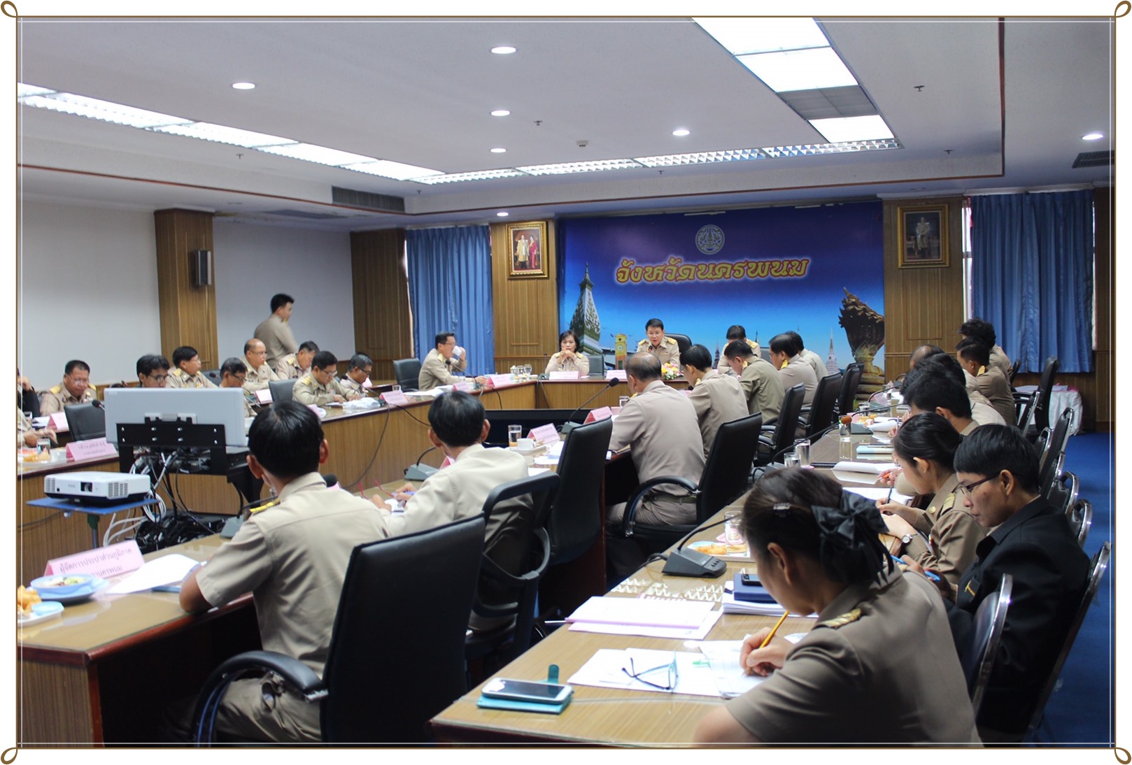 ประชุมหารือข้อราชการสำคัญของกระทรวงมหาดไทยผ่านระบบวิดีทัศน์ทางไกล (Video Conference)