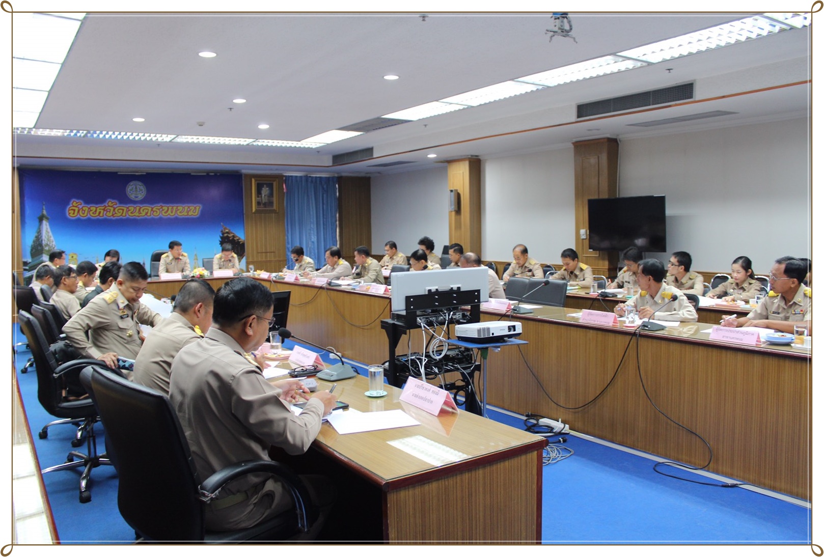 ประชุมหารือข้อราชการสำคัญของกระทรวงมหาดไทยผ่านระบบวิดีทัศน์ทางไกล (Video Conference)