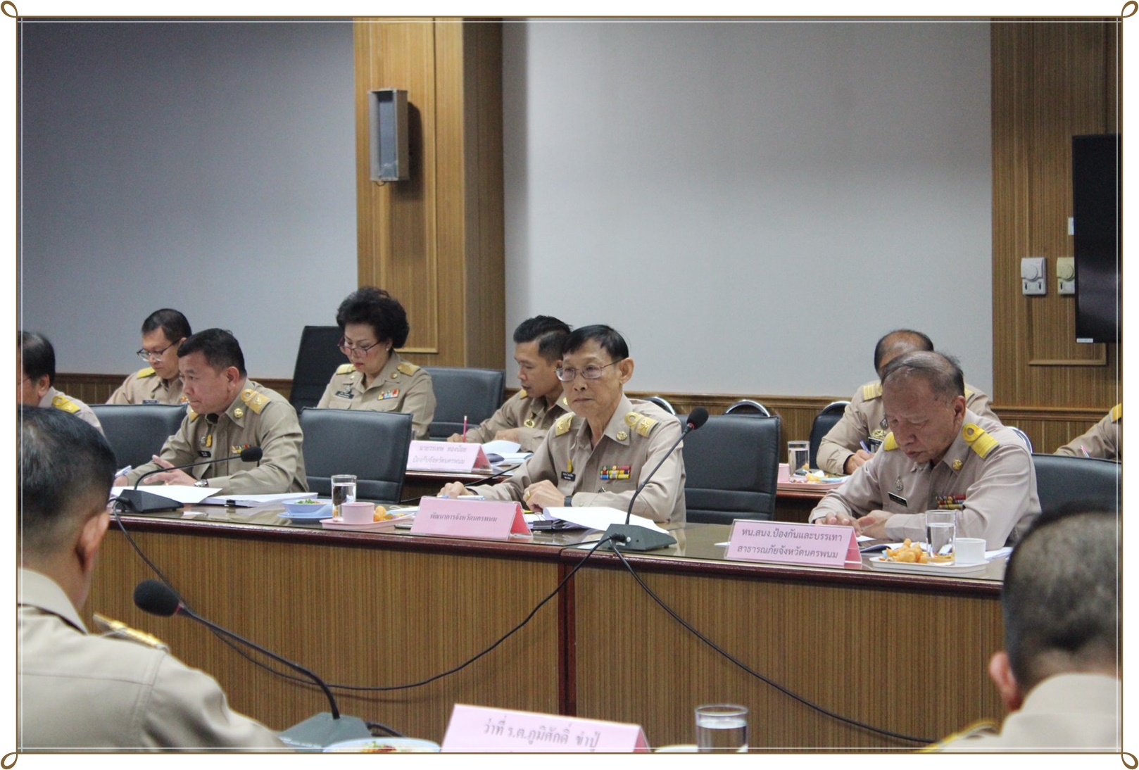 ประชุมหารือข้อราชการสำคัญของกระทรวงมหาดไทยผ่านระบบวิดีทัศน์ทางไกล (Video Conference)