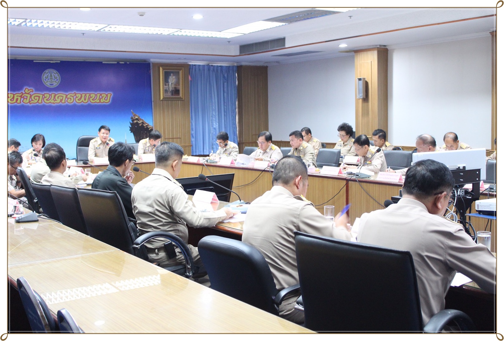 ประชุมหารือข้อราชการสำคัญของกระทรวงมหาดไทยผ่านระบบวิดีทัศน์ทางไกล (Video Conference)